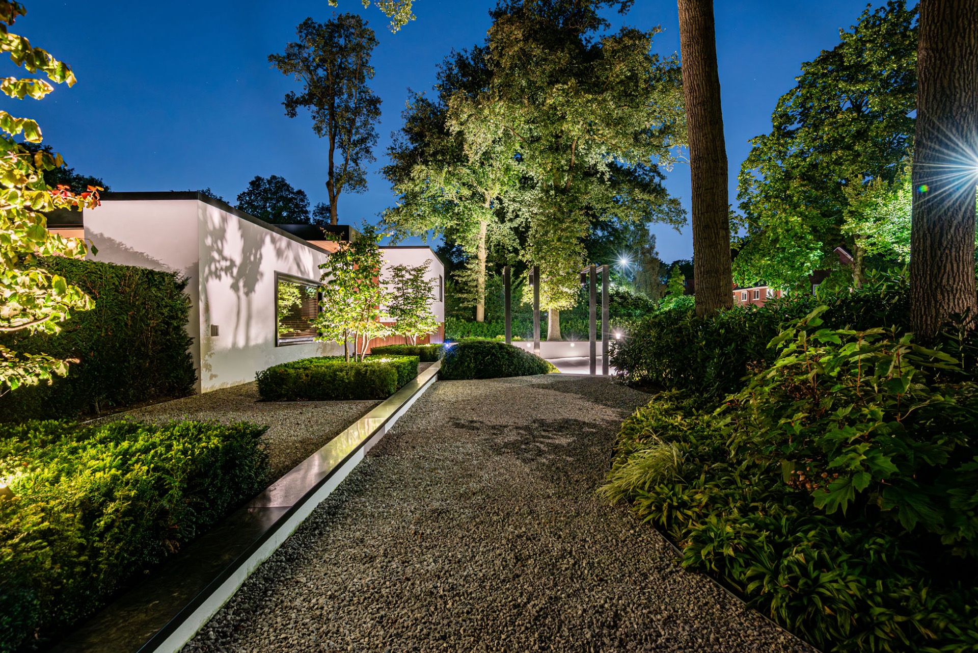 giardino di villa moderno con tettoia in vetro: moderne villatuin met overkapping en binnen-buiten overgang, Luxury, Design, Exclusive, Modern, Custom Made, Special, Beautiful