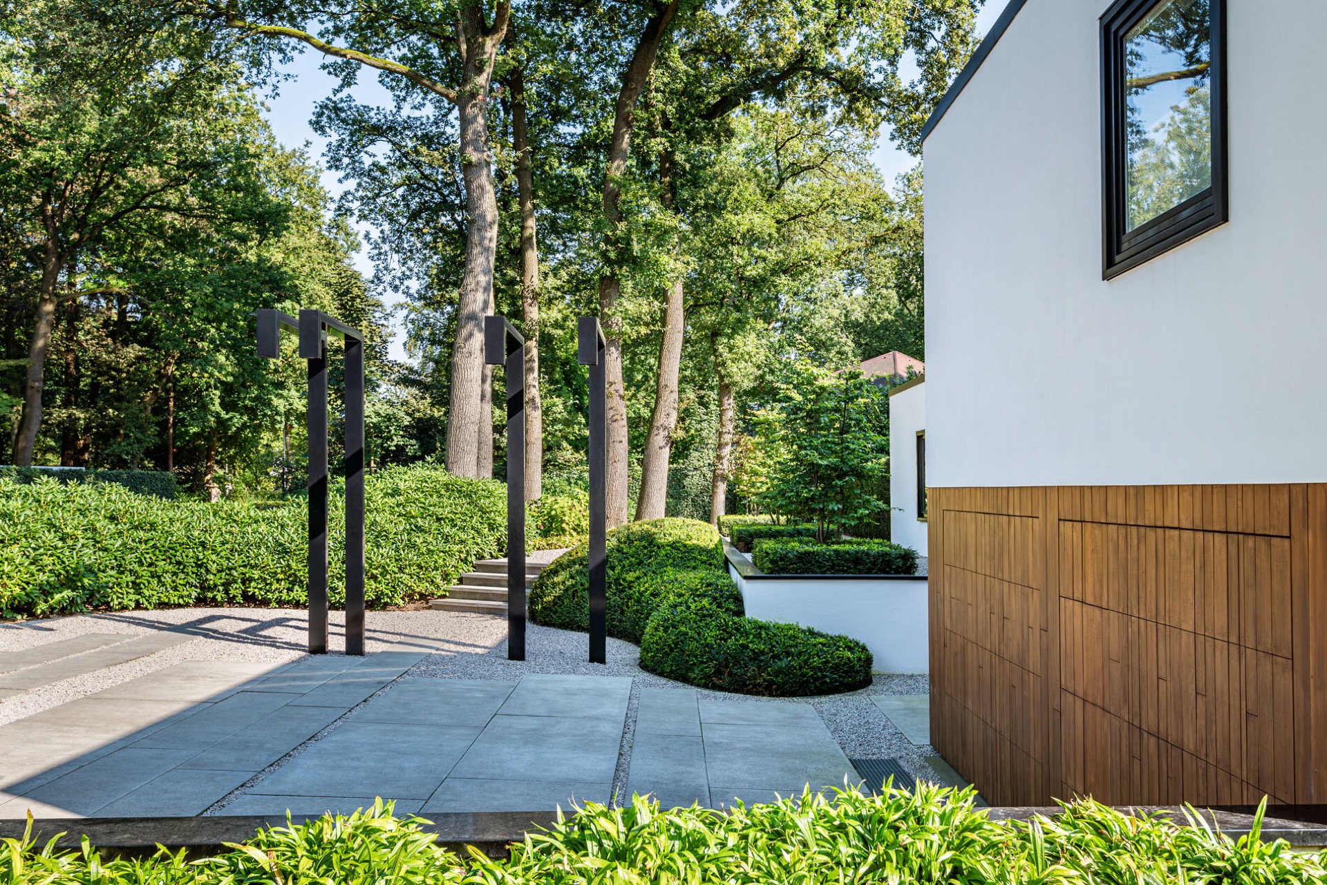 giardino di villa moderno con tettoia in vetro: moderne villatuin met overkapping en binnen-buiten overgang, Luxury, Design, Exclusive, Modern, Custom Made, Special, Beautiful