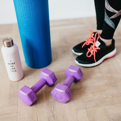 Effectieve workouts op een krachtstation in jouw homegym