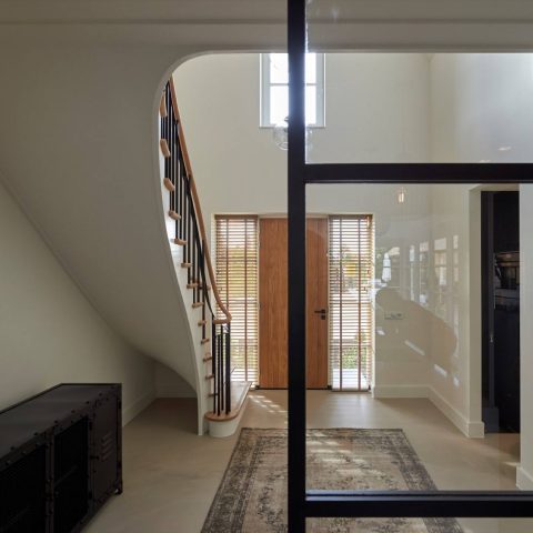 Onderkwarttrap met sierlijke balustrade