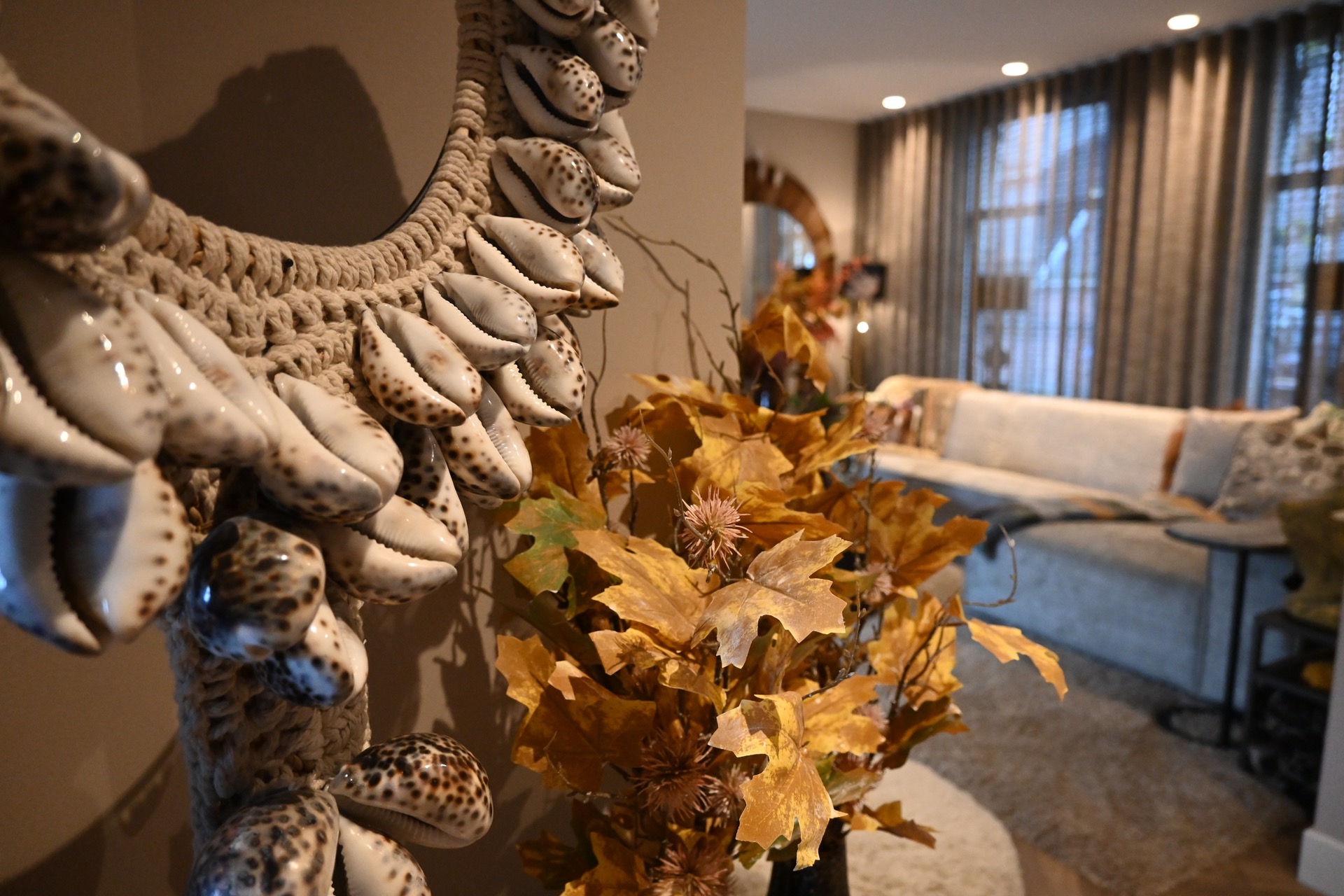 ristrutturazione interni casa sull’argine: accento a parete con stile artistico e toni caldi nel soggiorno di lusso, Luxury, Design, Exclusive, Modern, Custom Made, Special, Beautiful