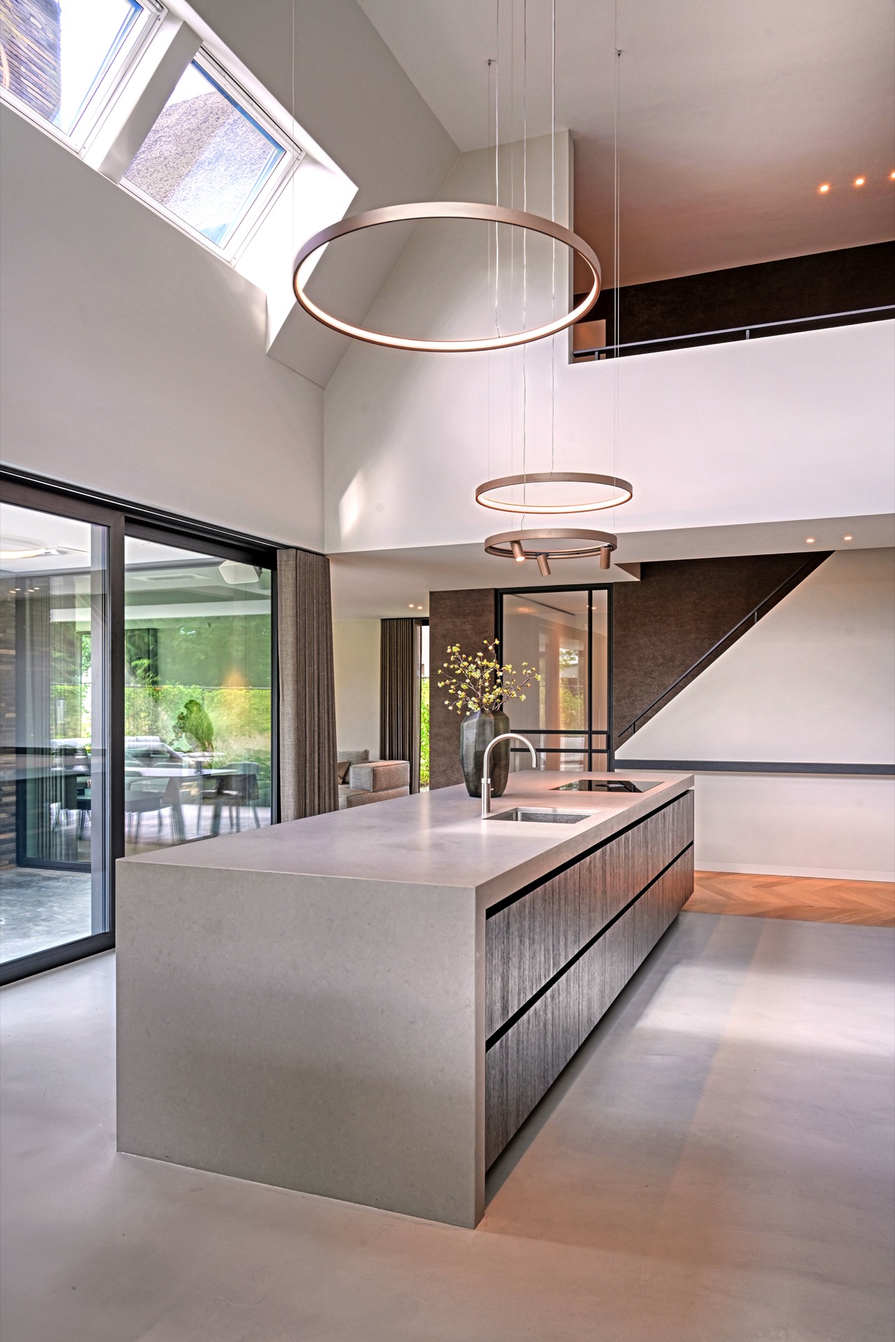full home interior: kitchen island with round pendant lights, daylight from windows, and dark-grey cabinetry, Luxe, Design, Exclusief, Modern, Maatwerk, Bijzondere, Mooie