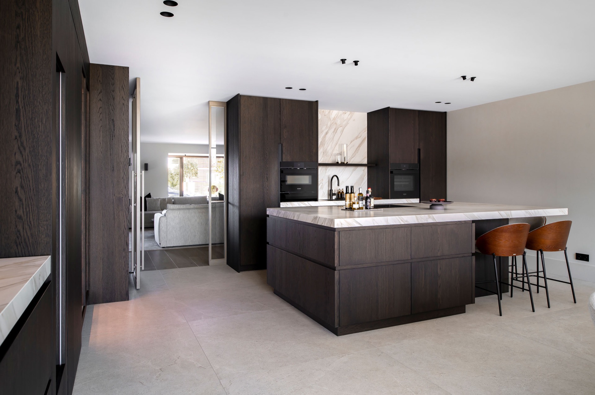 wood-look kitchen wall: modern kitchen island with marble-look countertop and wood-front cabinetry, view to passage, Luxe, Design, Exclusief, Modern, Maatwerk, Bijzondere, Mooie