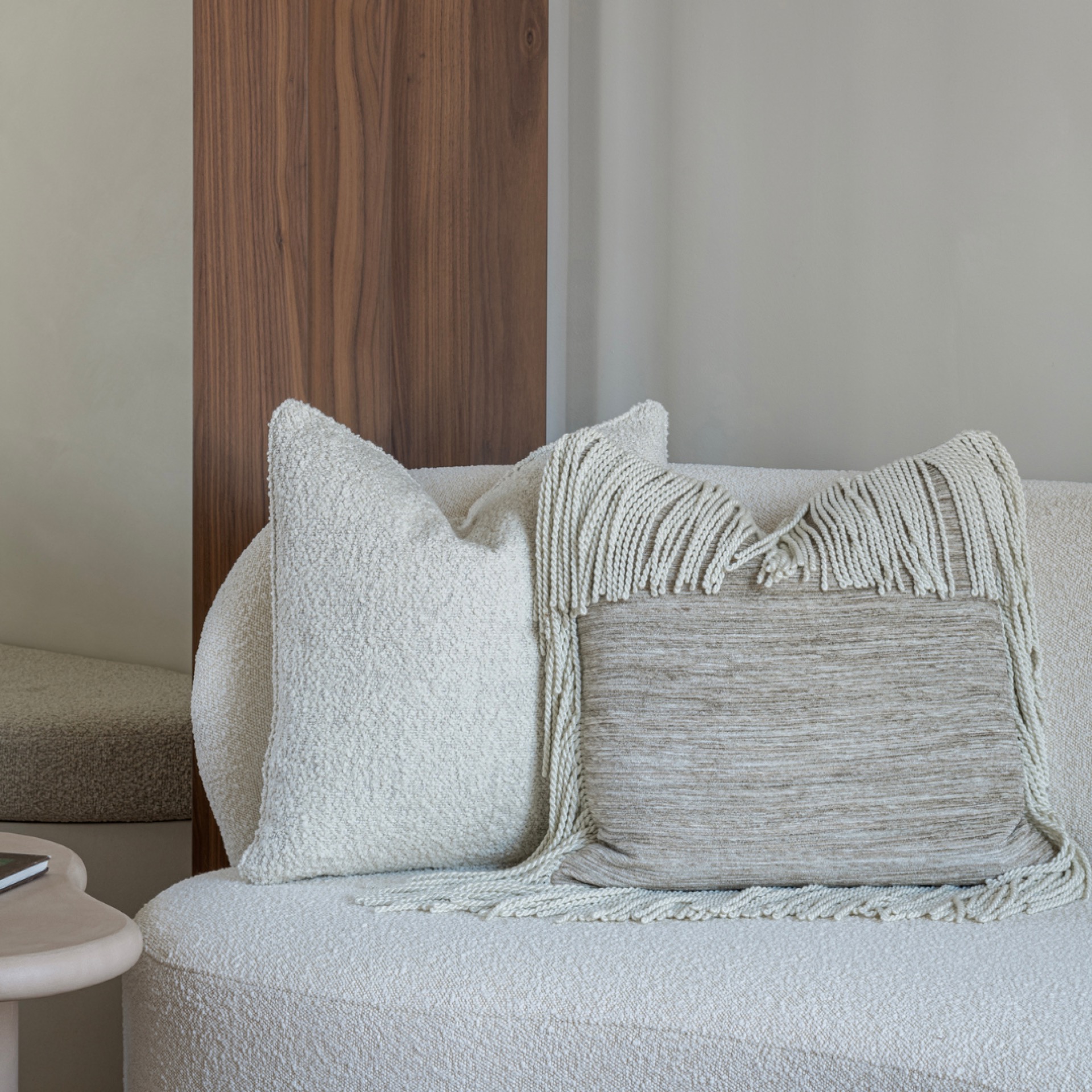 duplex bianco noce ristrutturazione: dettaglio della scala con tende e accento di luce calda vicino all’apertura, Luxury, Design, Exclusive, Modern, Custom Made, Special, Beautiful