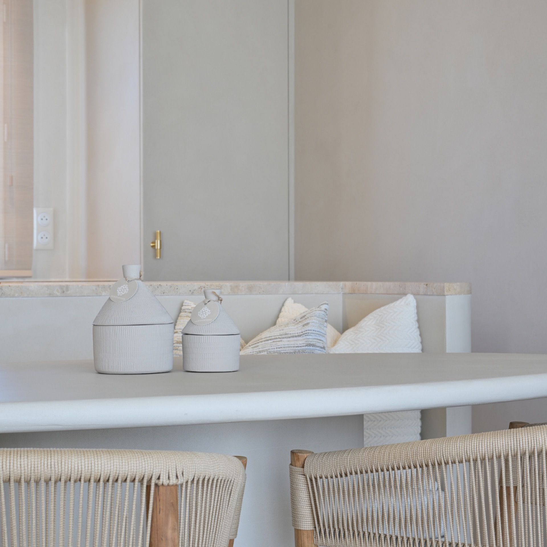 renovated luxury apartment with minimalist interior: detail of white built-in cabinets and natural-stone window ledge with, Luxe, Design, Exclusief, Modern, Maatwerk, Bijzondere, Mooie