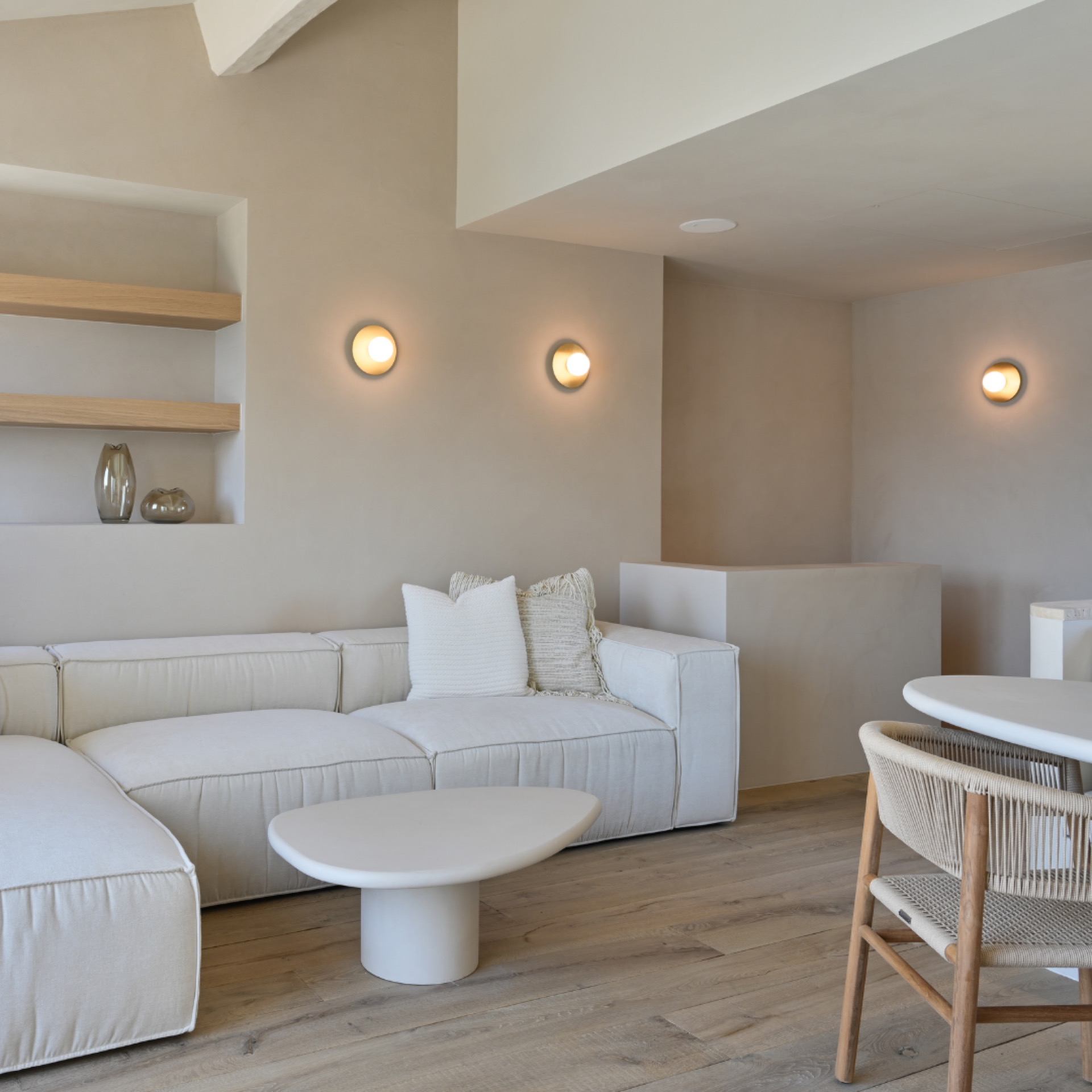 renovated luxury apartment with minimalist interior: close-up of neutral decorative cushions with striped texture in beige, Luxe, Design, Exclusief, Modern, Maatwerk, Bijzondere, Mooie