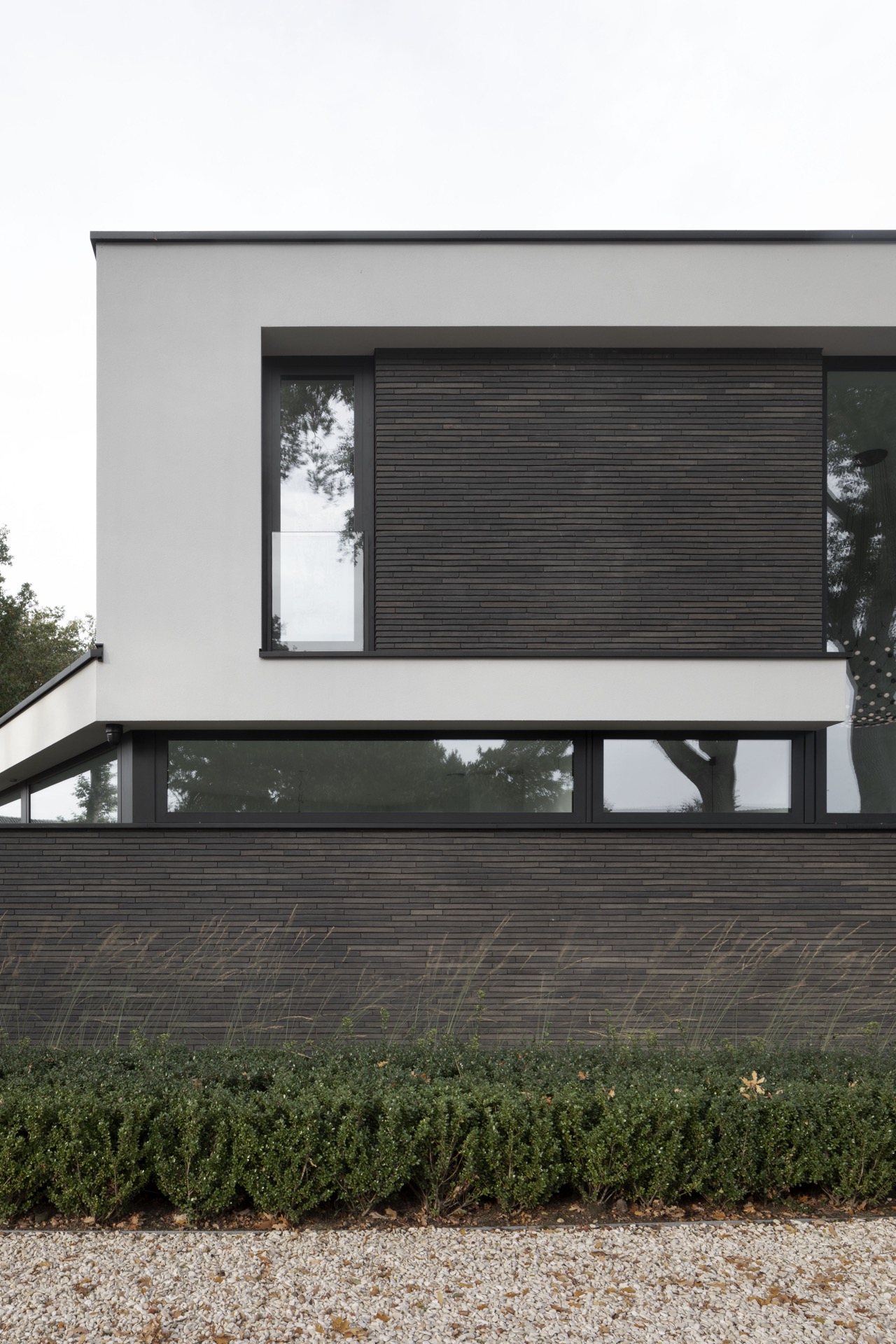 casa moderna con grandi finestre: facciata moderna con grande parete in vetro e linee pulite dello sporto, Luxury, Design, Exclusive, Modern, Custom Made, Special, Beautiful