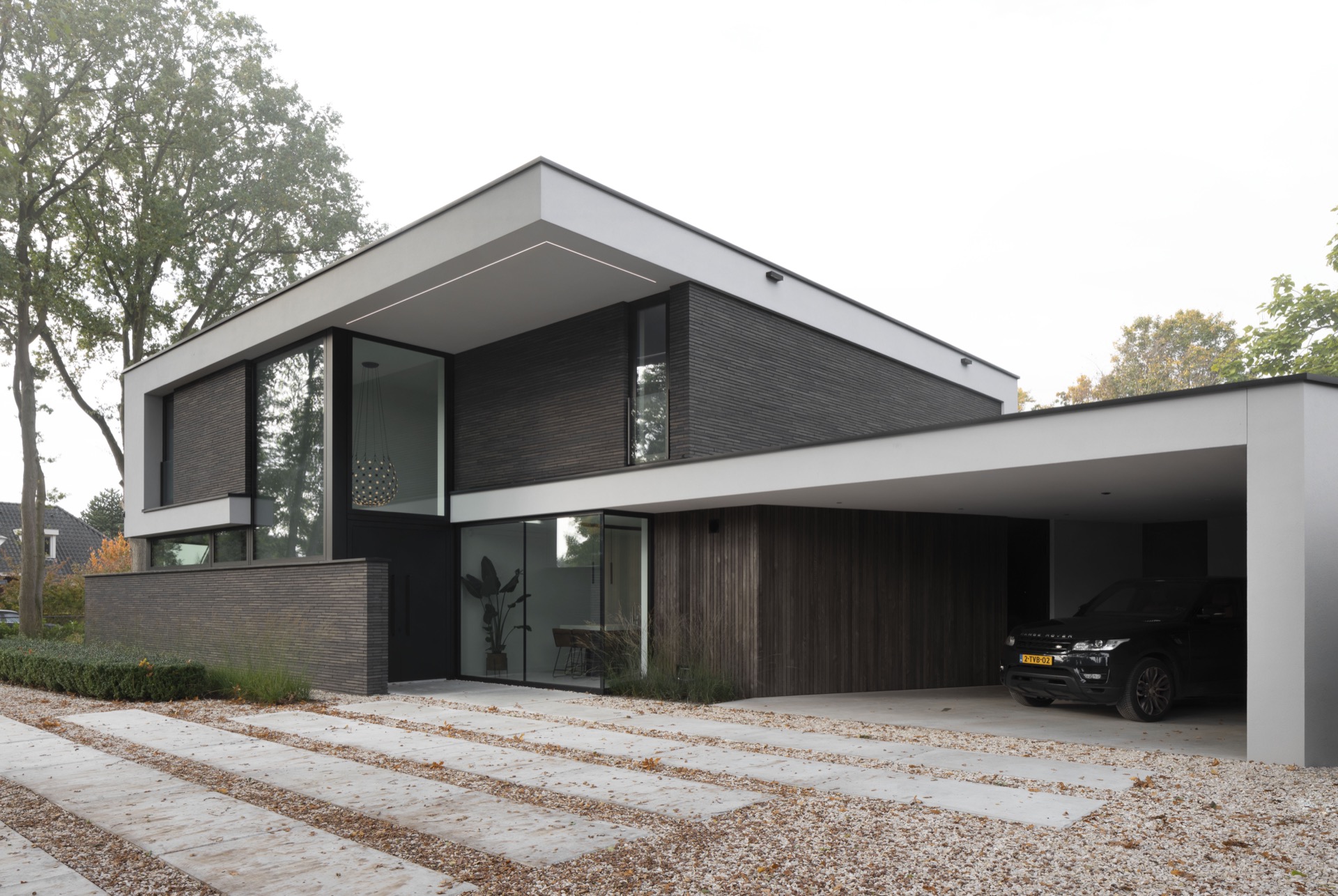 casa moderna con grandi finestre: ingresso coperto con grandi porte in vetro verso il soggiorno, Luxury, Design, Exclusive, Modern, Custom Made, Special, Beautiful
