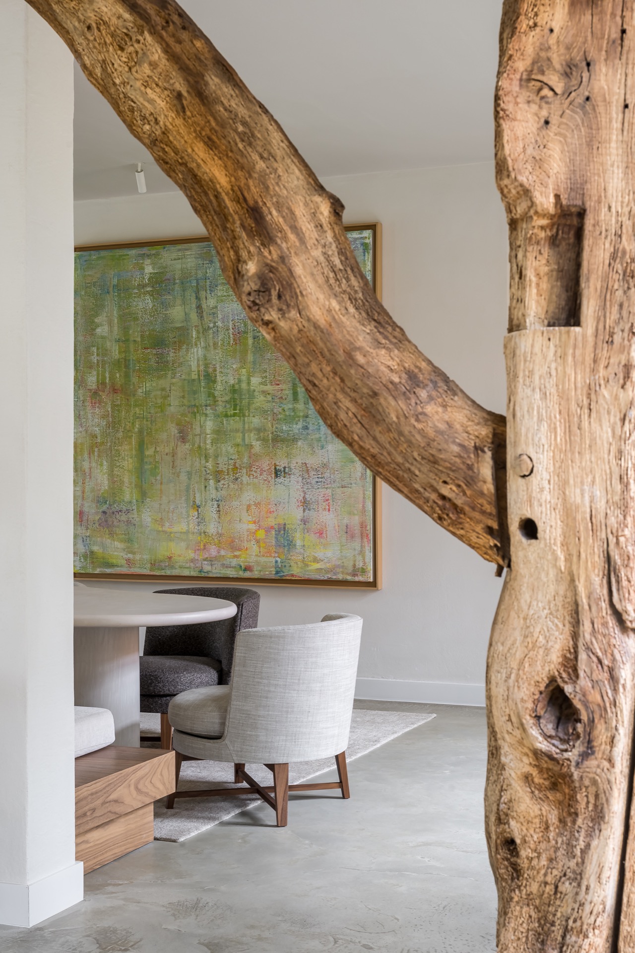 living indoor outdoor: soggiorno con travi in legno a vista e grande finestra con luce naturale, Luxury, Design, Exclusive, Modern, Custom Made, Special, Beautiful