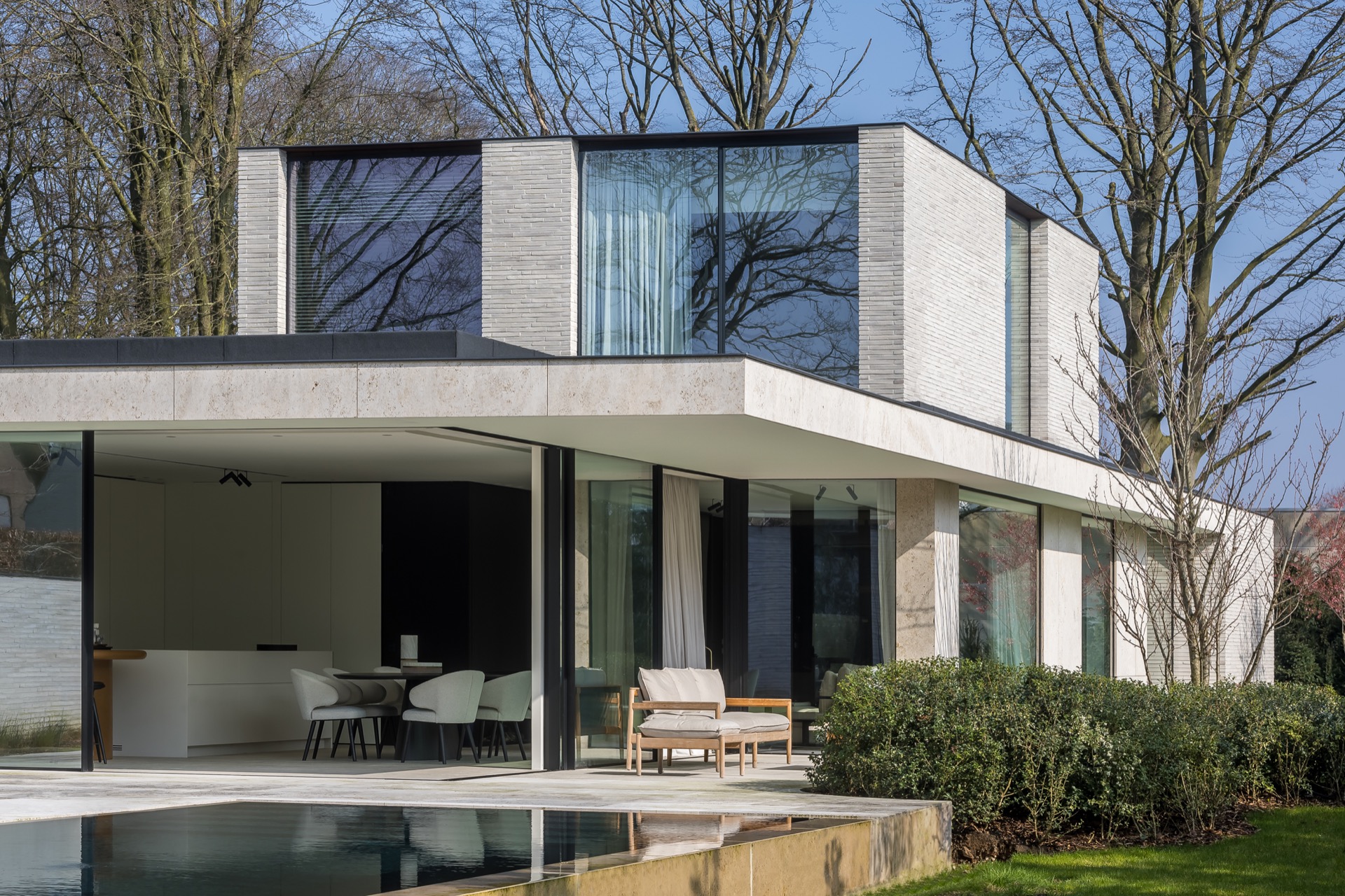 interni di villa moderna con finitura microtopping: villa moderna con facciata in mattoni chiari, grandi vetrate e terrazza, Luxury, Design, Exclusive, Modern, Custom Made, Special, Beautiful