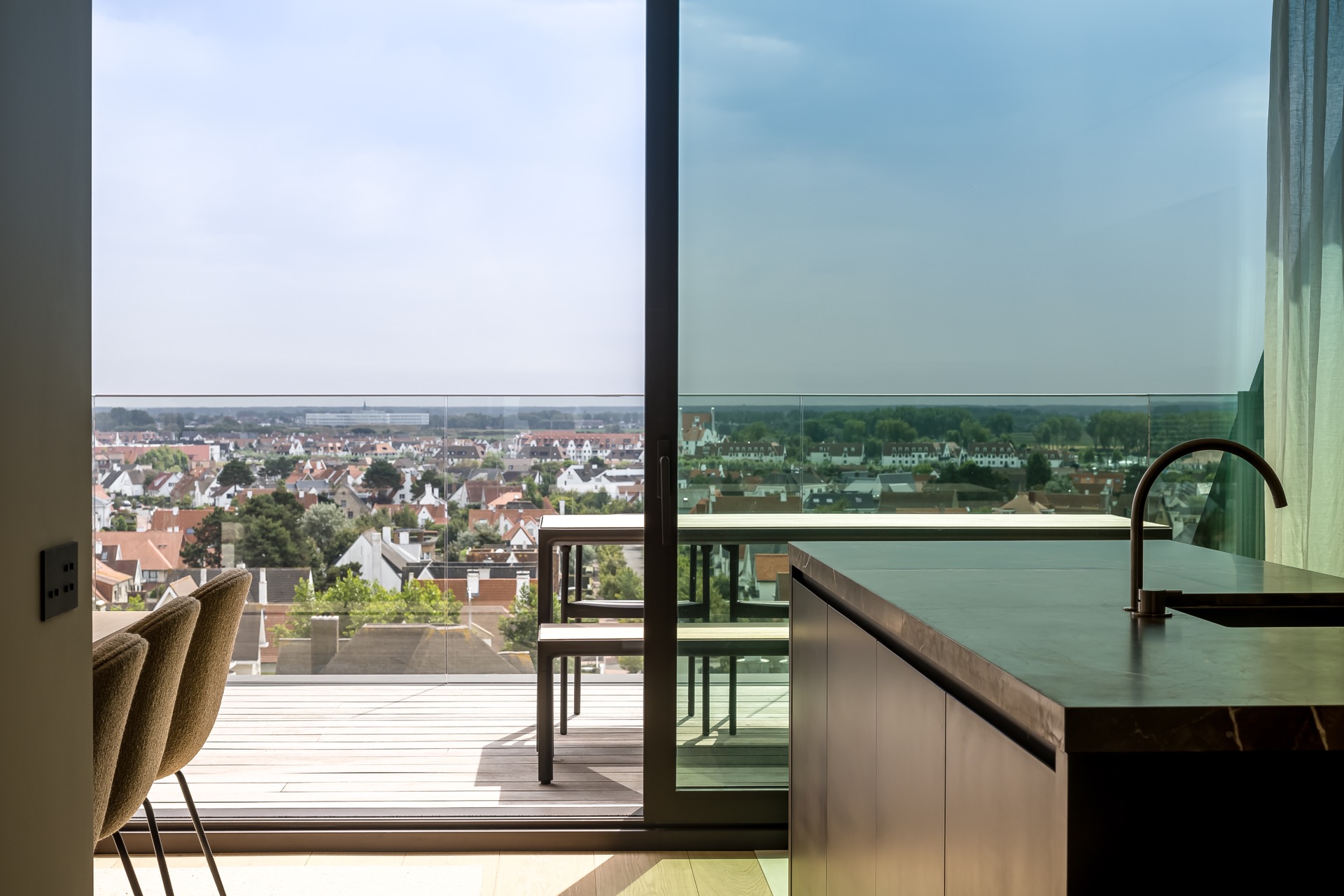 finitura parete microtopping: terrazza con parapetto in vetro e vista dall’attico, Luxury, Design, Exclusive, Modern, Custom Made, Special, Beautiful