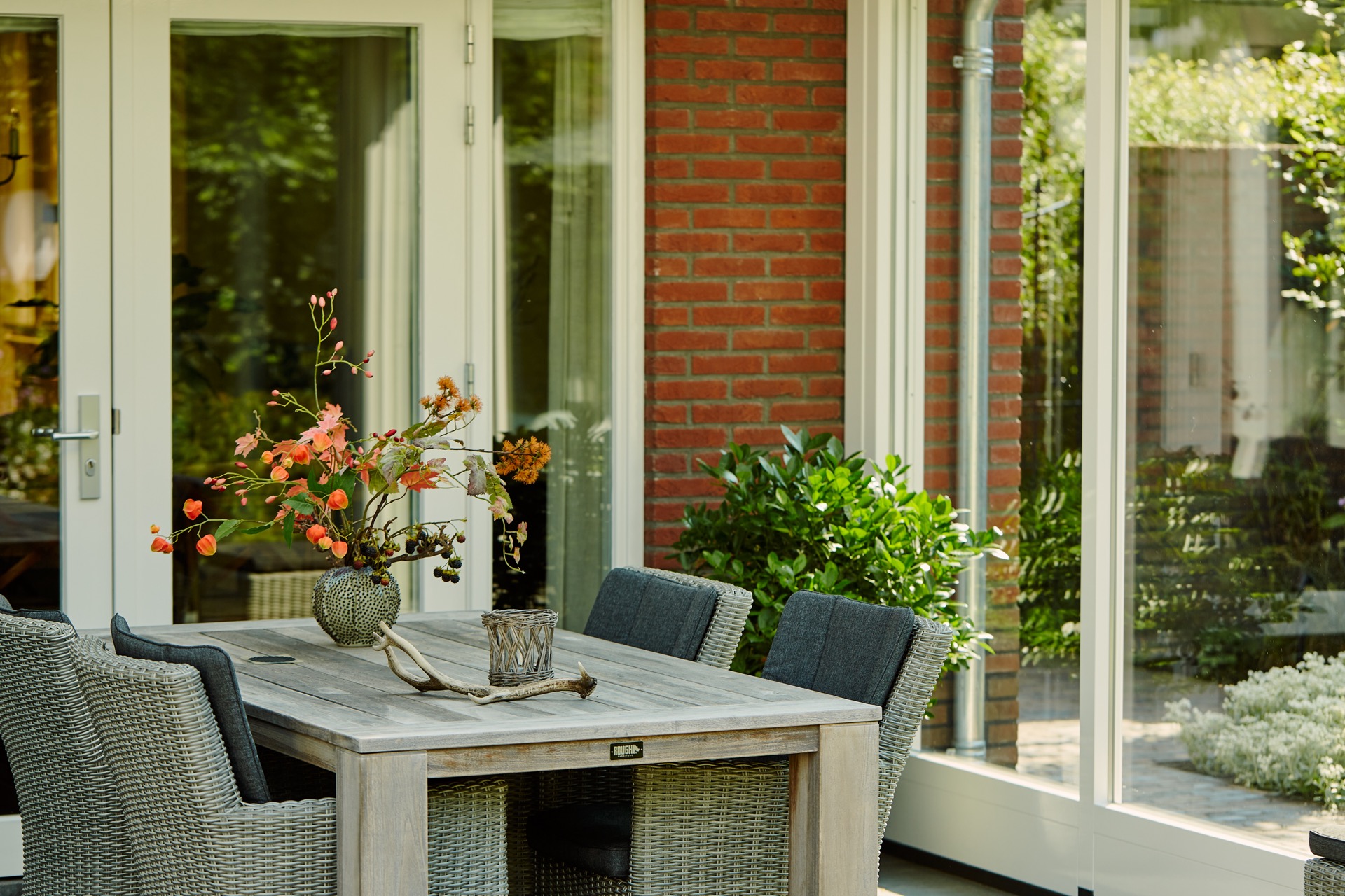 outdoor room sliding glass: outdoor room with glass walls, dining table setup, and clean ceiling lighting, Luxury, Design, Exclusive, Modern, Custom Made, Special, Beautiful