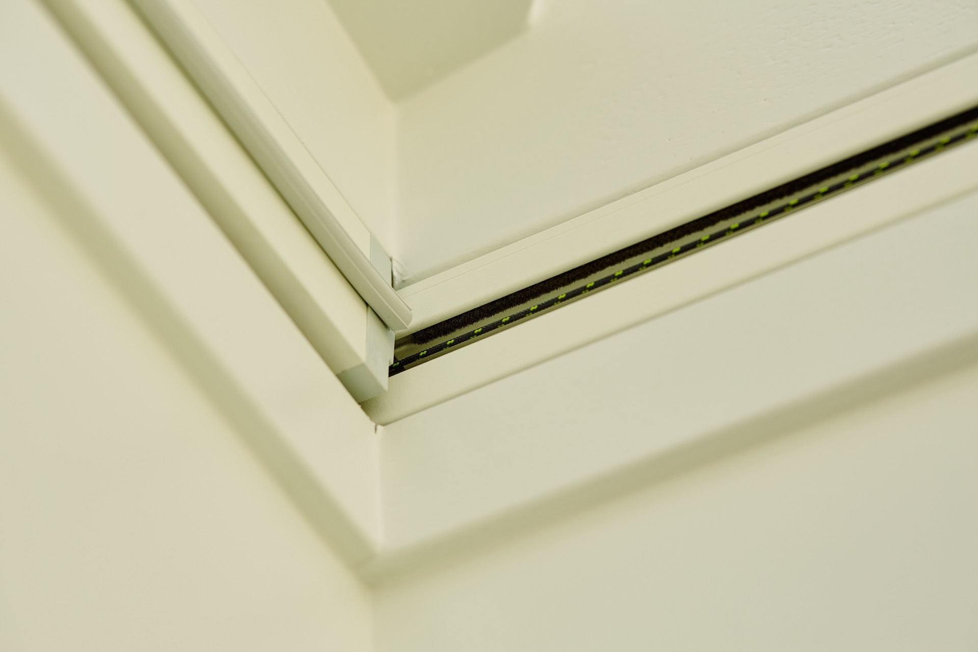 outdoor room sliding glass: close-up of the connection between white profiles and a dark seam in the ceiling, Luxury, Design, Exclusive, Modern, Custom Made, Special, Beautiful