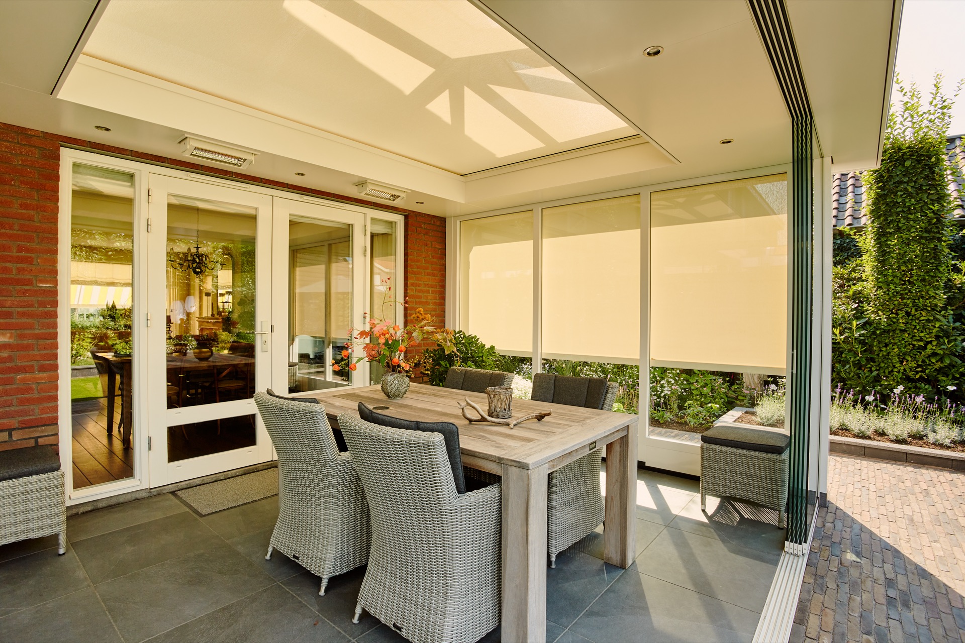 outdoor room sliding glass: close-up of structured glass panel in a white frame on the outdoor room wall, Luxury, Design, Exclusive, Modern, Custom Made, Special, Beautiful