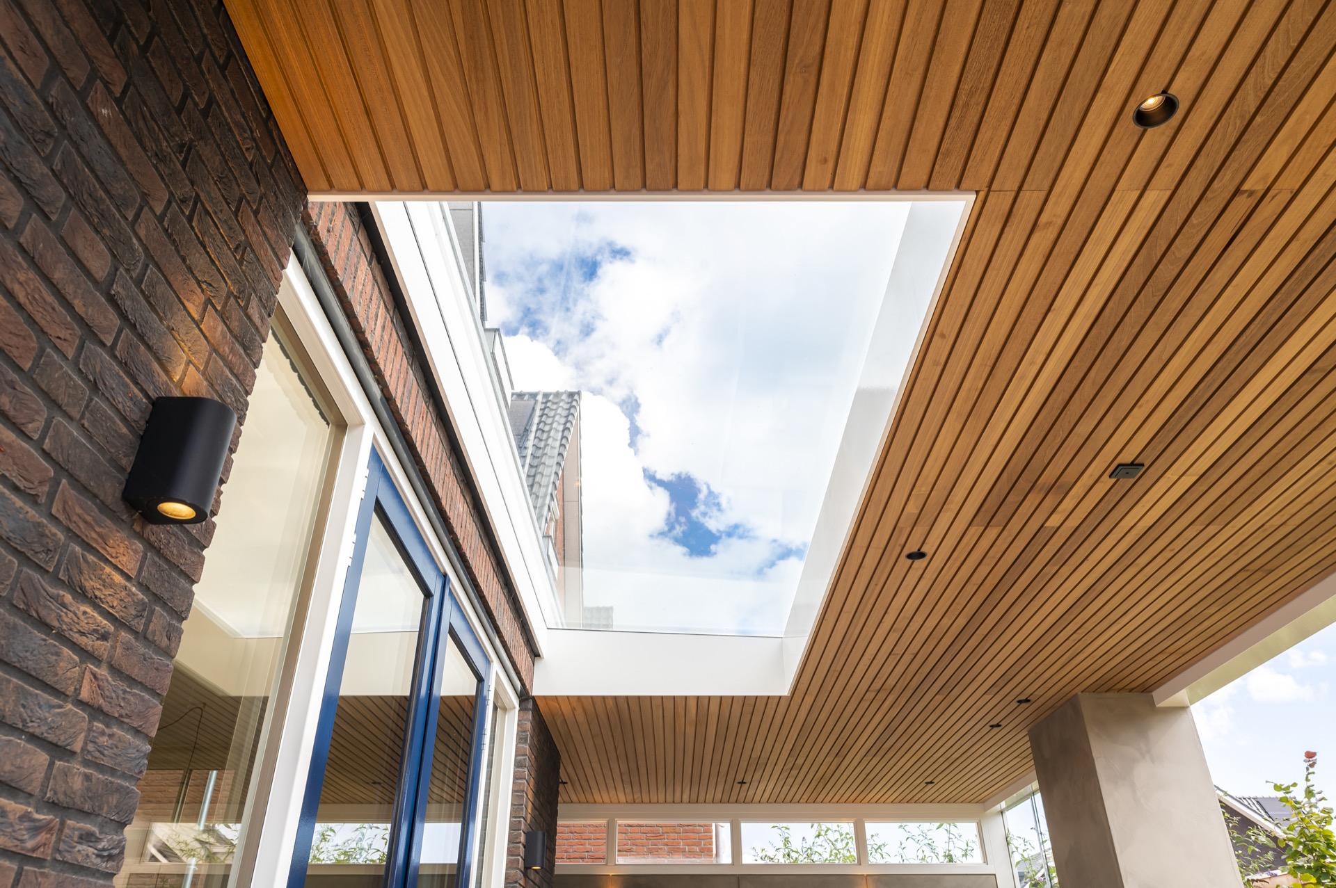 buitencamera con pareti in vetro: soffitto in legno con faretti e pareti in vetro nella buitencamera, Luxury, Design, Exclusive, Modern, Custom Made, Special, Beautiful