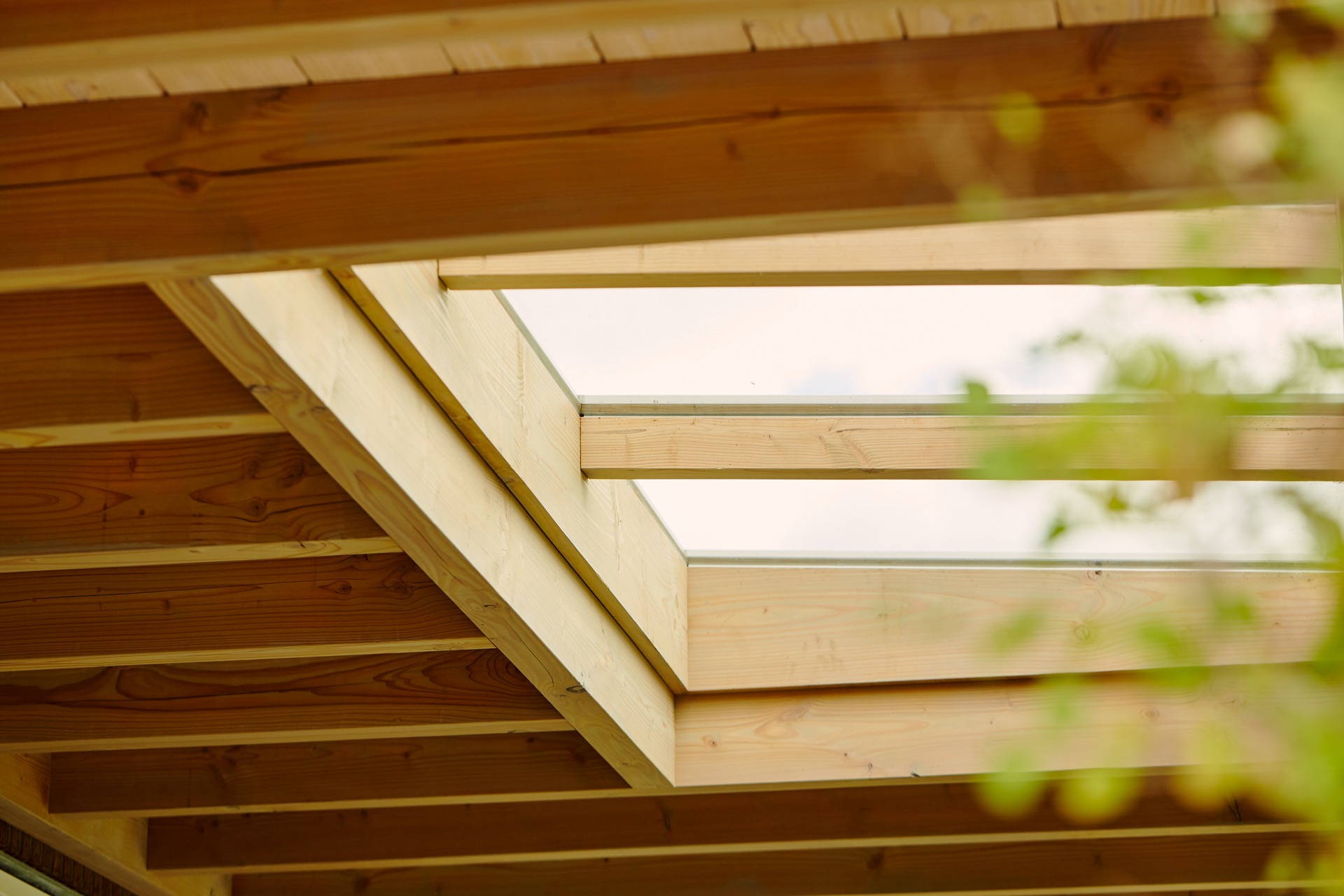 veranda con luce zenitale: vista interna della veranda con travi in legno e apertura luminosa, Luxury, Design, Exclusive, Modern, Custom Made, Special, Beautiful