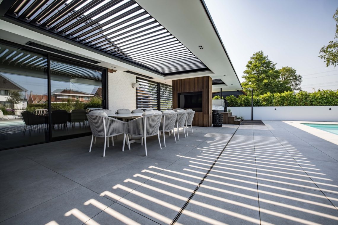 Creëer de ultieme buitenervaring met een Livium louvredak: stijlvol comfort in uw tuin