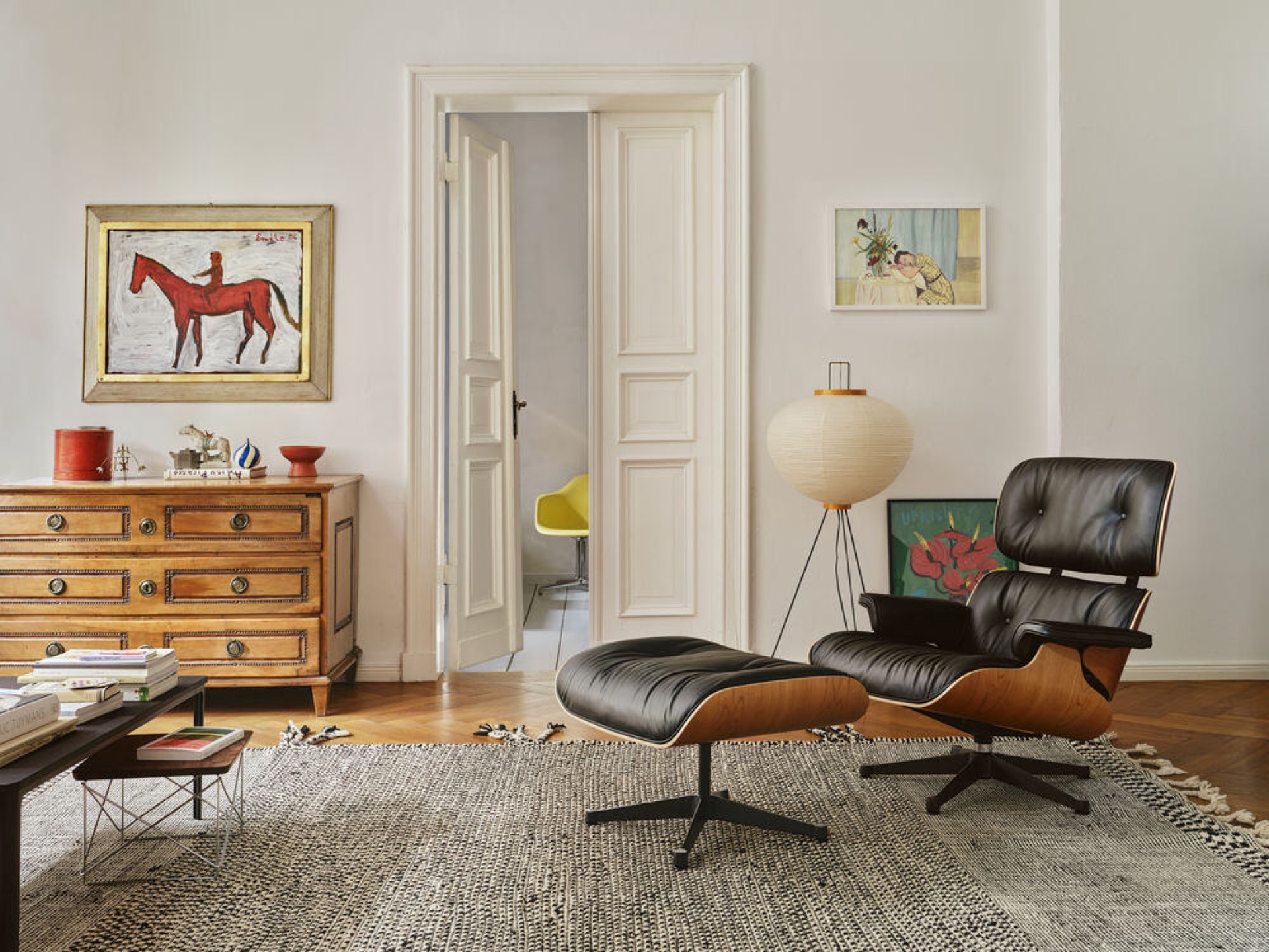 interno antico e nuovo: dettaglio di parete bianca con zona finestra e disposizione del mobile, Luxury, Design, Exclusive, Modern, Custom Made, Special, Beautiful