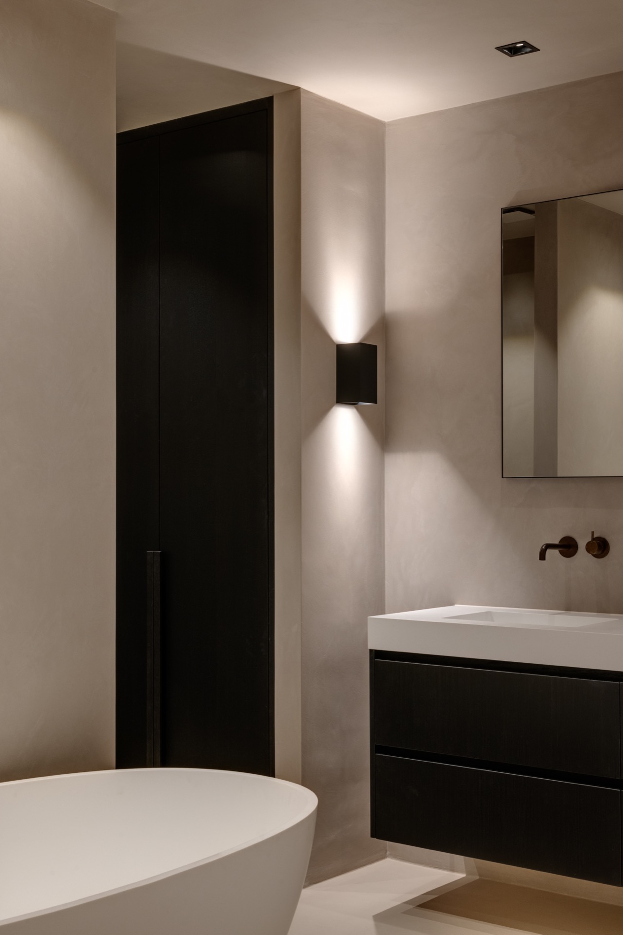 villa loft moderna di lusso con cucina open space: doccia con pareti effetto pietra e box doccia in vetro, Luxury, Design, Exclusive, Modern, Custom Made, Special, Beautiful