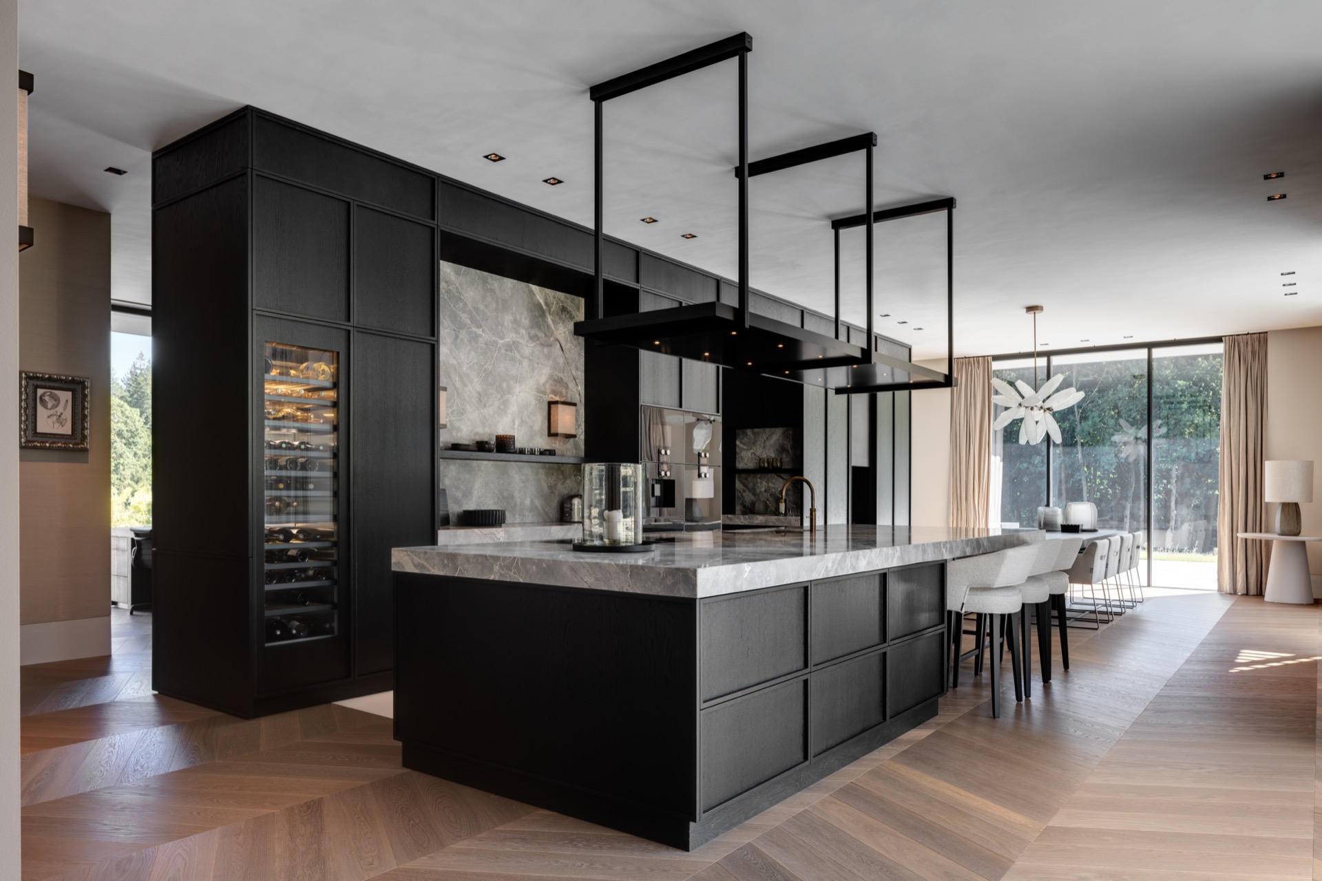 villa loft moderna di lusso con cucina open space: cucina moderna open space con isola, mobili scuri e piano in pietra, Luxury, Design, Exclusive, Modern, Custom Made, Special, Beautiful