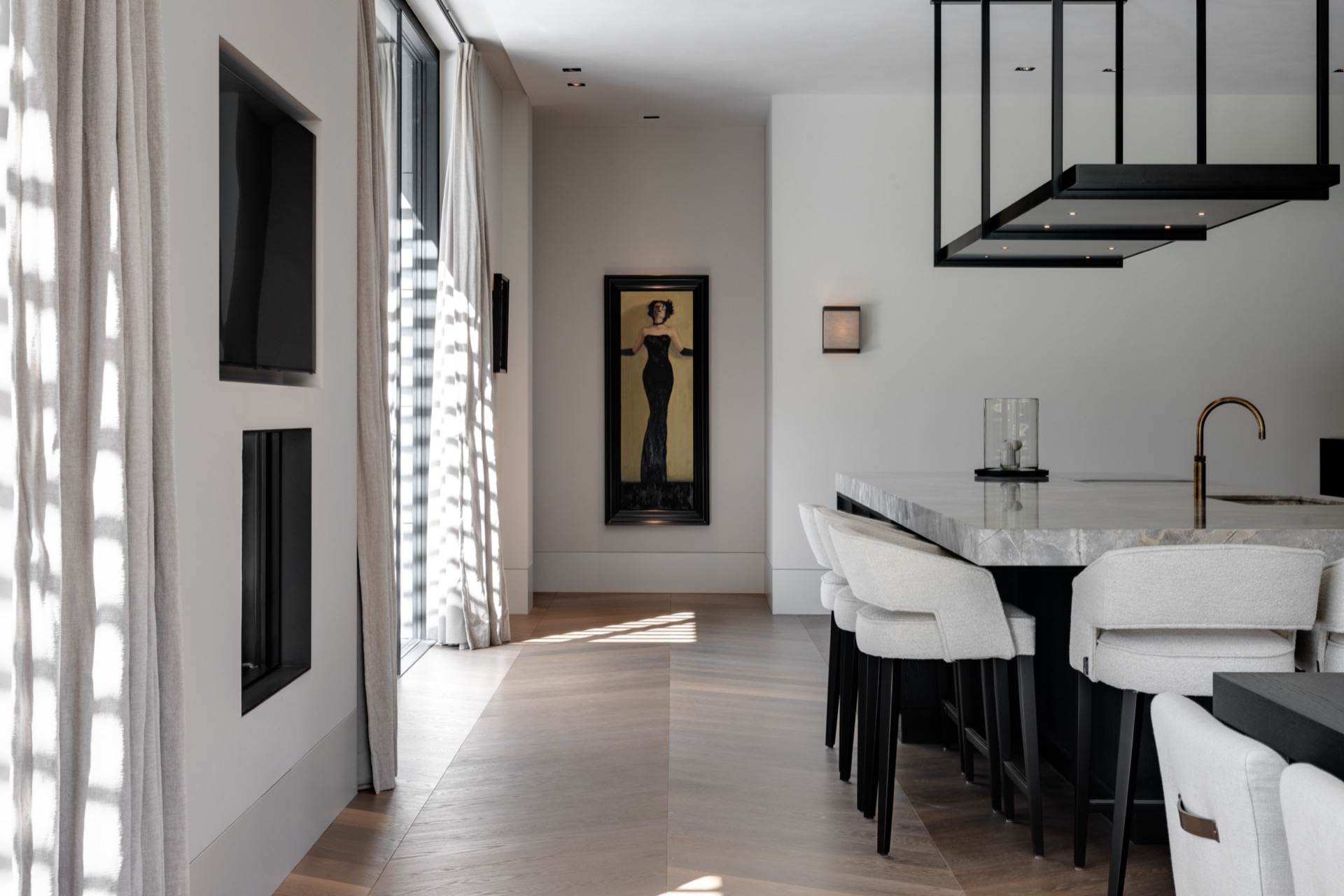villa loft moderna di lusso con cucina open space: dettaglio nicchia camino integrato con tende e cornice scura, Luxury, Design, Exclusive, Modern, Custom Made, Special, Beautiful