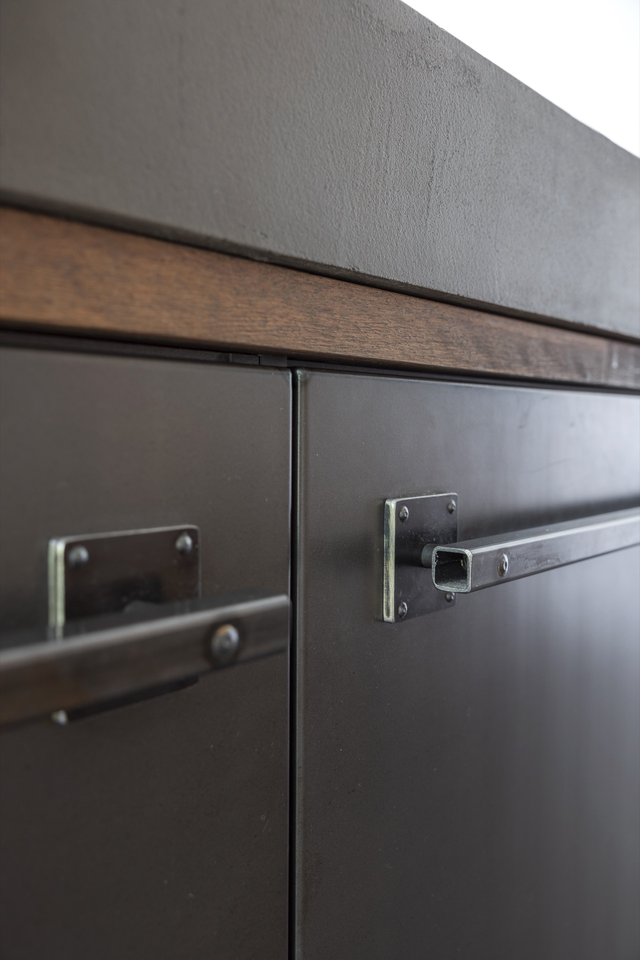 country kitchen with island: mounting detail for hinge and handle line on dark cabinet fronts with wooden top edge, Luxury, Design, Exclusive, Modern, Custom Made, Special, Beautiful