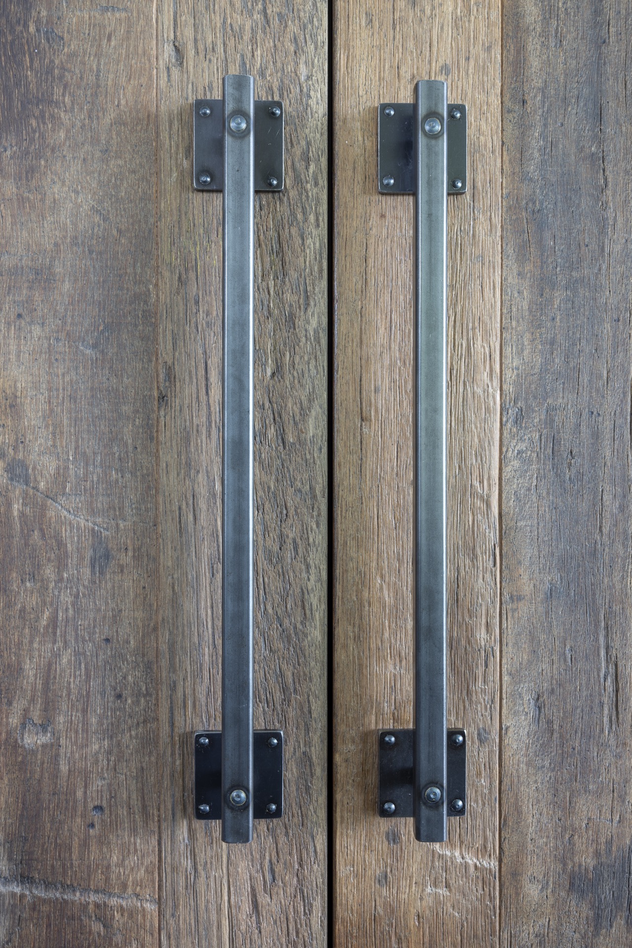 country kitchen with island: metal handle detail on wooden kitchen fronts with mounting plates, Luxury, Design, Exclusive, Modern, Custom Made, Special, Beautiful