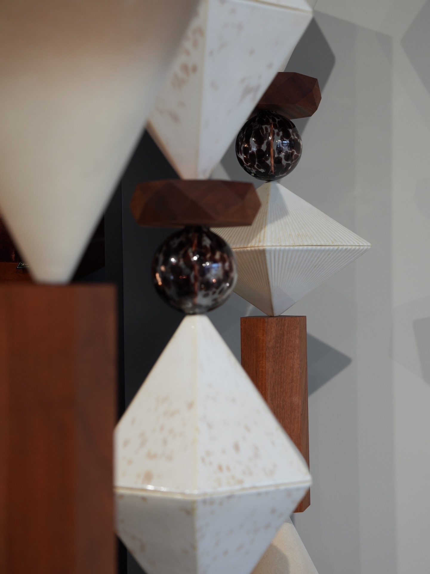 divisori per interni: decorazione sospesa con forme geometriche e legno caldo, Luxury, Design, Exclusive, Modern, Custom Made, Special, Beautiful