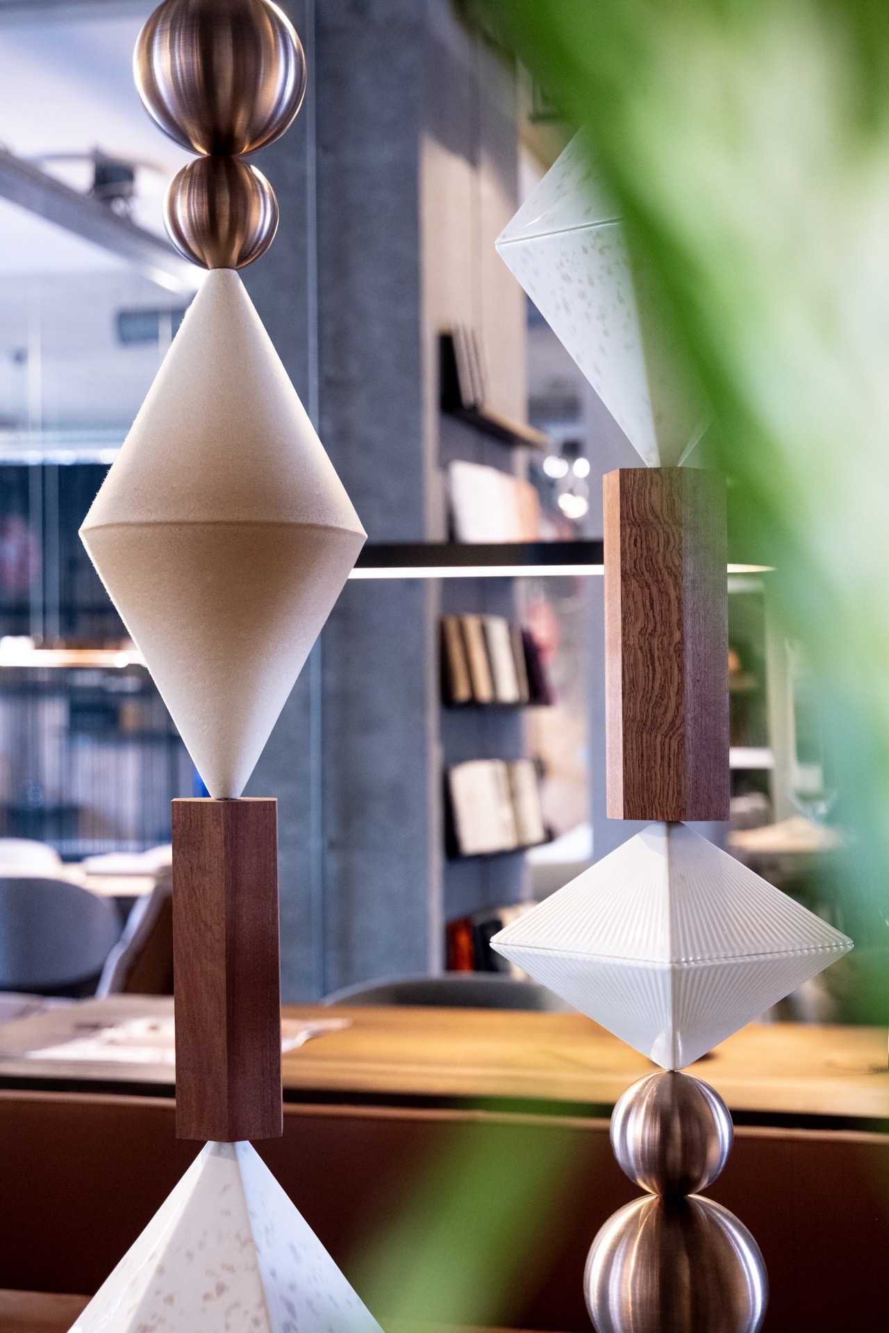 divisori per interni: soggiorno con sculture geometriche e colori caldi, Luxury, Design, Exclusive, Modern, Custom Made, Special, Beautiful