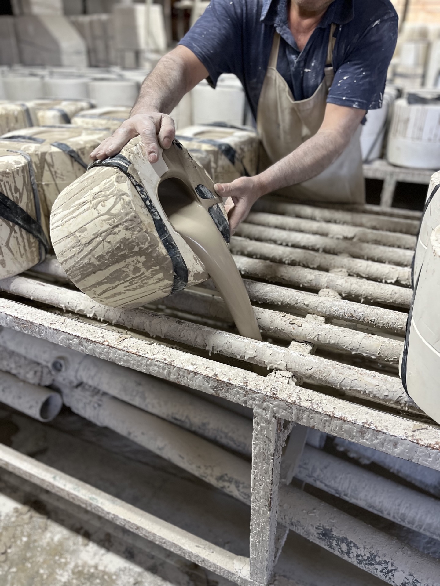 tenda di perle fatta a mano in ceramica e legno: lavorazione del legno con artigiano e attrezzi, Luxury, Design, Exclusive, Modern, Custom Made, Special, Beautiful