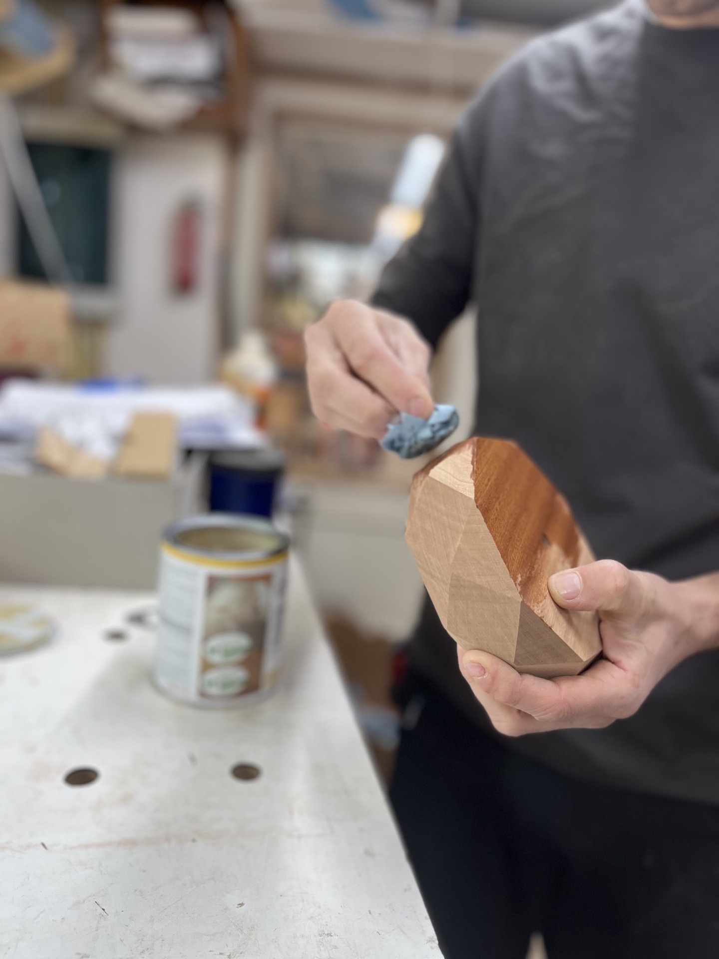 tenda di perle fatta a mano in ceramica e legno: lavorazione del legno con strumenti manuali e blocco di legno, Luxury, Design, Exclusive, Modern, Custom Made, Special, Beautiful