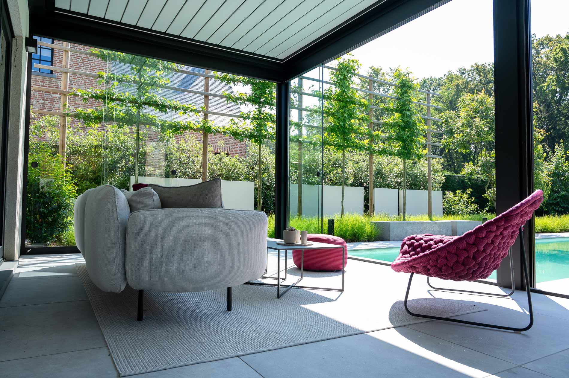 giardino moderno con fascino mediterraneo: giardino con alberi da frutto e piante verdi., Luxury, Design, Exclusive, Modern, Custom Made, Special, Beautiful