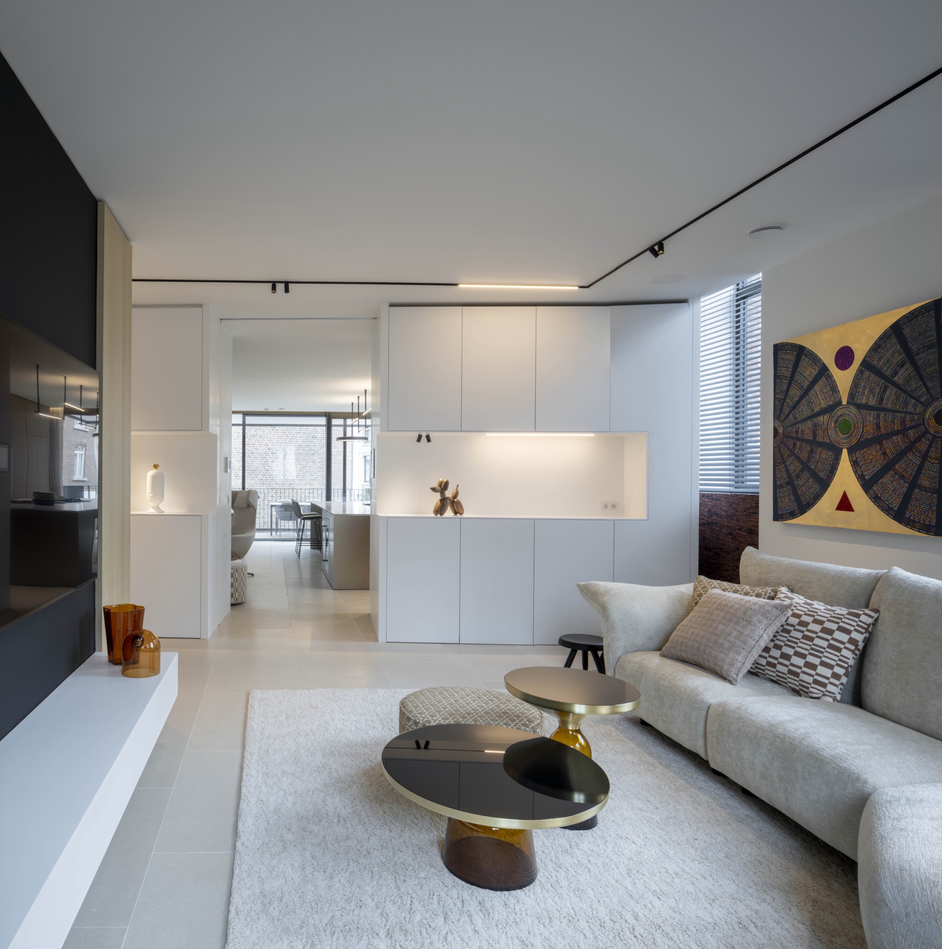 ristrutturazione casa: camera da letto con parete di arte e illuminazione ambientale, vista sulla città, Luxury, Design, Exclusive, Modern, Custom Made, Special, Beautiful