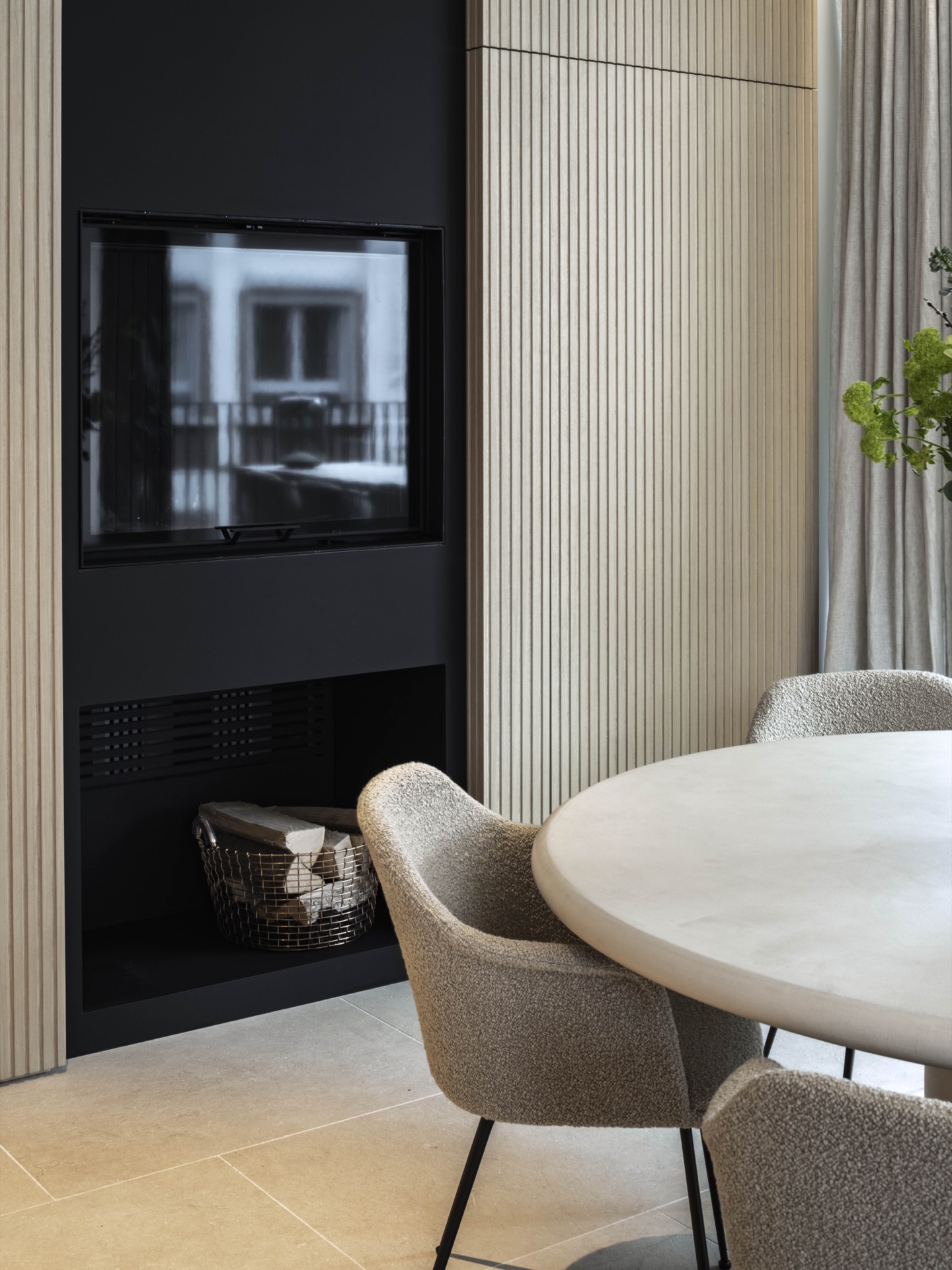 ristrutturazione casa: soggiorno con arte, mobili moderni e grandi finestre, vista sulla città, Luxury, Design, Exclusive, Modern, Custom Made, Special, Beautiful