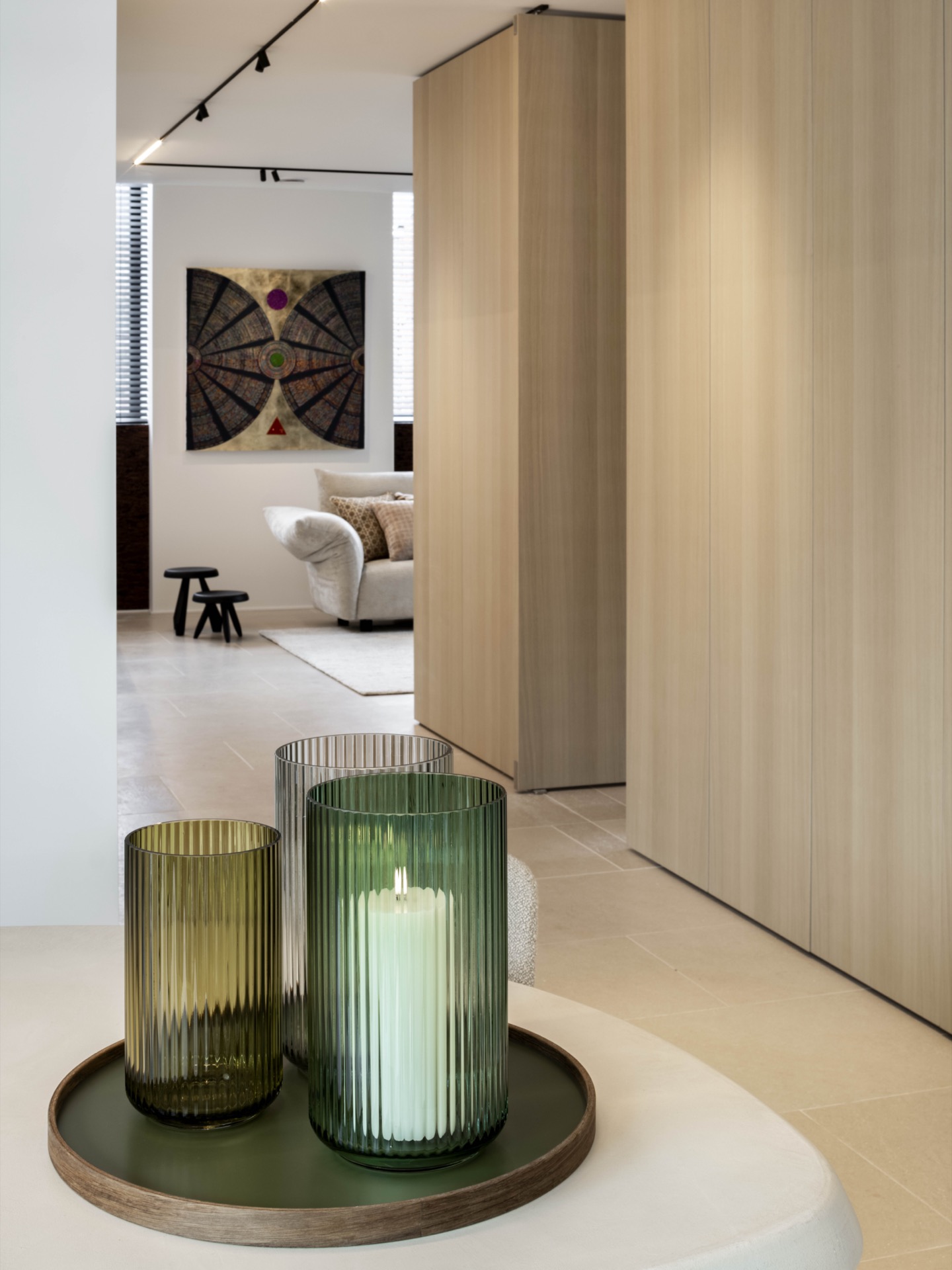 ristrutturazione casa: soggiorno con grande parete di arte e mobili moderni, vista sulla città, Luxury, Design, Exclusive, Modern, Custom Made, Special, Beautiful