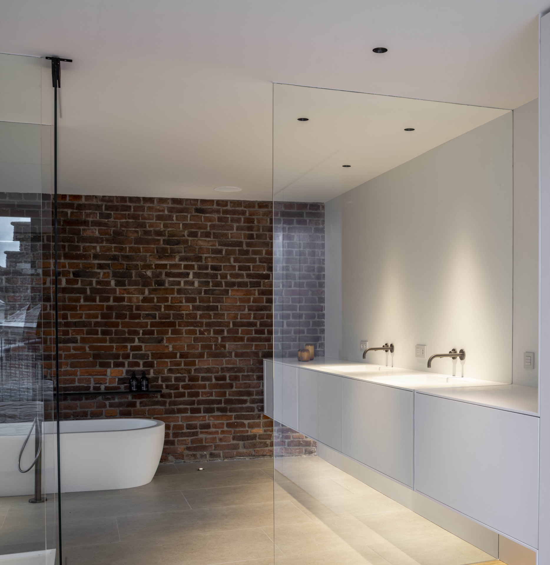 ristrutturazione casa: soggiorno con grande parete di arte e mobili moderni, vista sulla città, Luxury, Design, Exclusive, Modern, Custom Made, Special, Beautiful