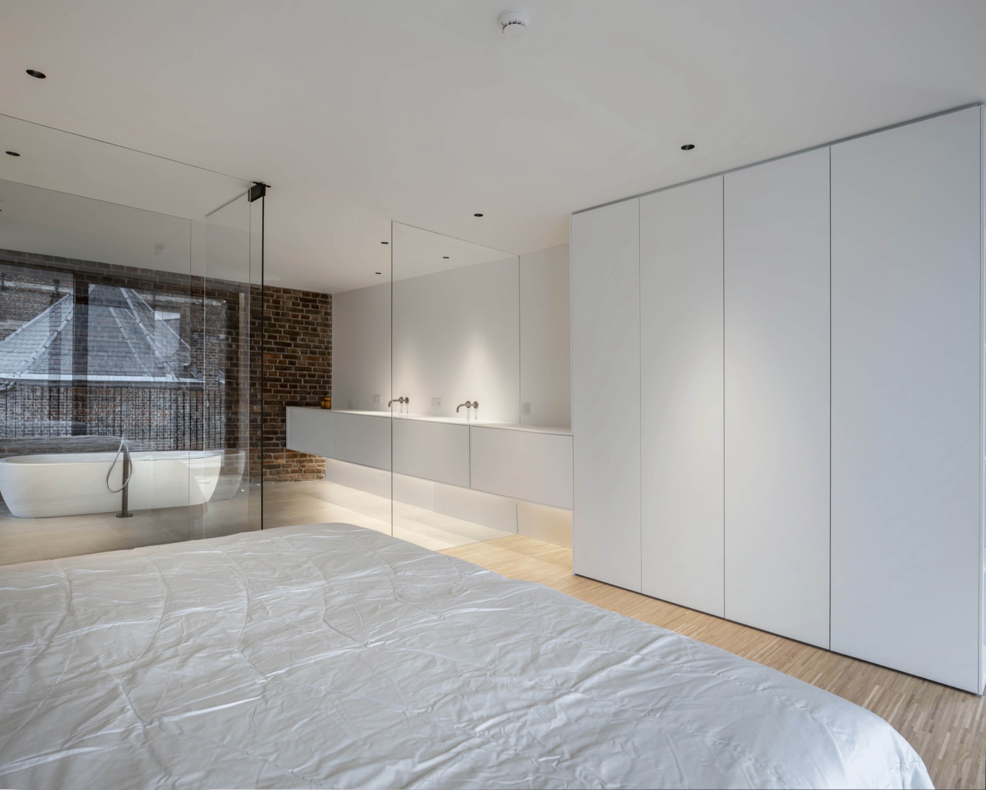 ristrutturazione casa: bagno industriale con vasca free-standing e parete di mattoni, Luxury, Design, Exclusive, Modern, Custom Made, Special, Beautiful