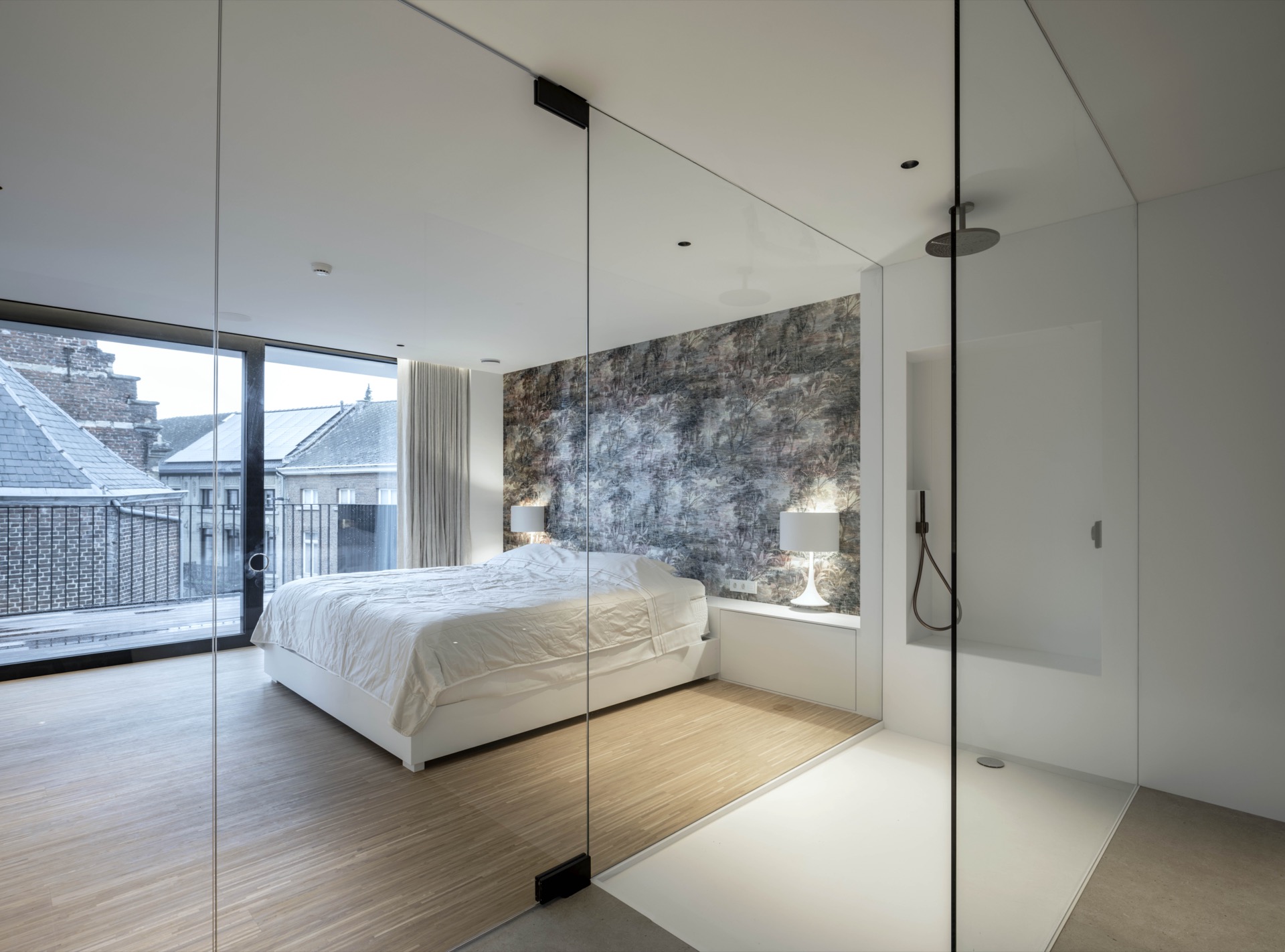 ristrutturazione casa: camera con parete di arte e grande finestra, vista sulla città, Luxury, Design, Exclusive, Modern, Custom Made, Special, Beautiful