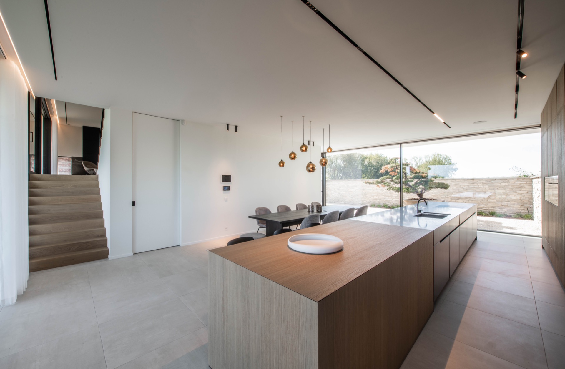 cucina moderna e bagno minimalista: bagno minimalista con doppio lavabo e vasca bianca, Luxury, Design, Exclusive, Modern, Custom Made, Special, Beautiful