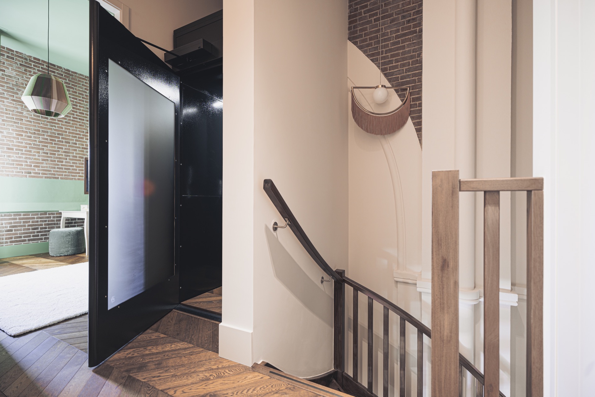 restauro monumento storico: ascensore con porta aperta, dettagli in legno e acciaio, interno industriale, Luxury, Design, Exclusive, Modern, Custom Made, Special, Beautiful