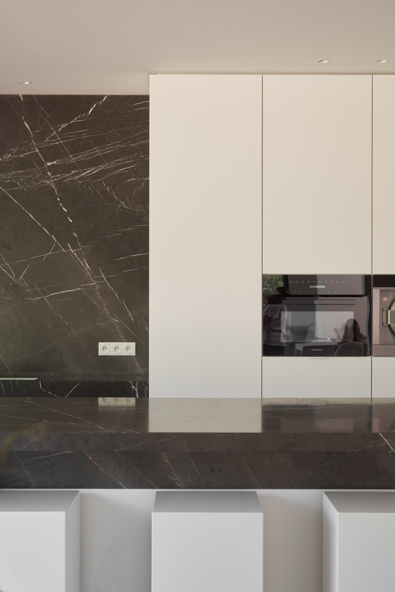 Design cucina in marmo: isola cucina in marmo con disposizione pratica e elettrodomestici moderni, Luxury, Design, Exclusive, Modern, Custom Made, Special, Beautiful