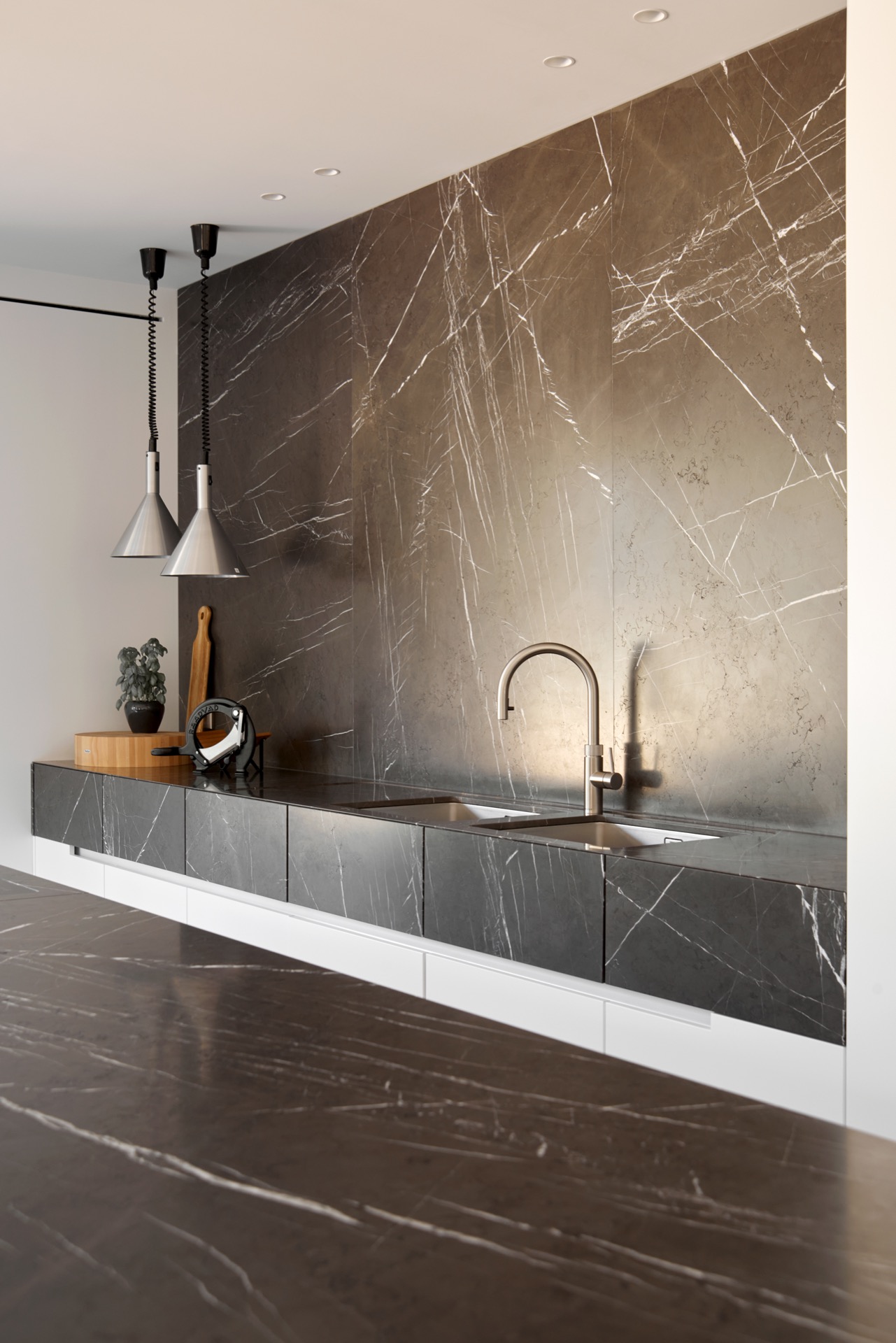 Design cucina in marmo: cucina moderna con isola in marmo e design minimalista., Luxury, Design, Exclusive, Modern, Custom Made, Special, Beautiful