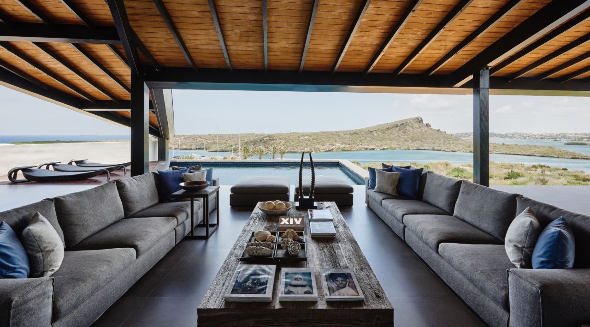 villa di lusso vista acqua: camera da letto con vista su giardino e acqua, uso di materiali naturali, Luxury, Design, Exclusive, Modern, Custom Made, Special, Beautiful