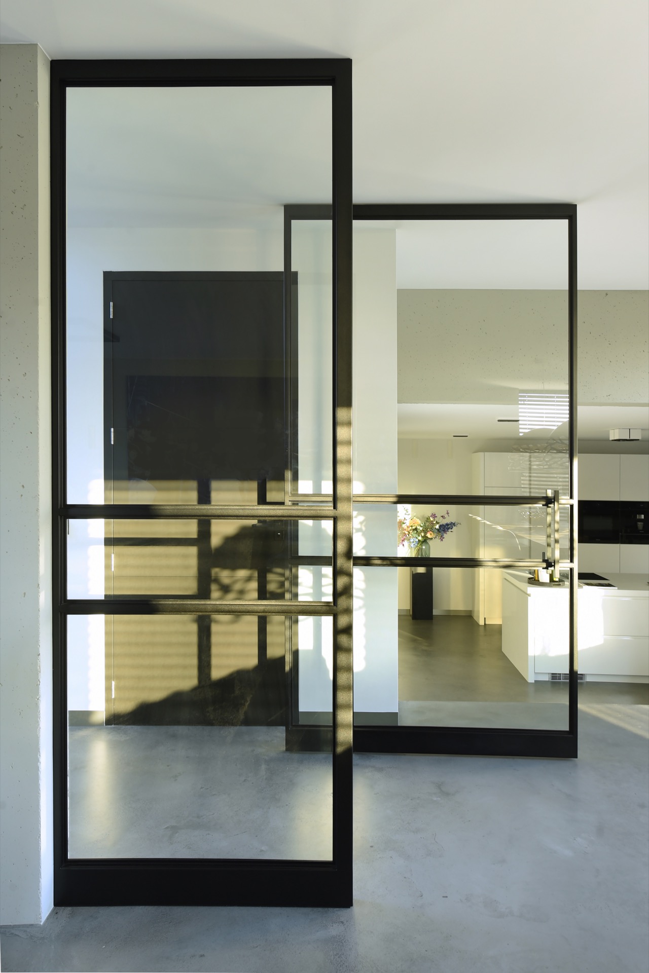 casa moderna: vista notturna di casa e giardino con illuminazione e atmosfera., Luxury, Design, Exclusive, Modern, Custom Made, Special, Beautiful