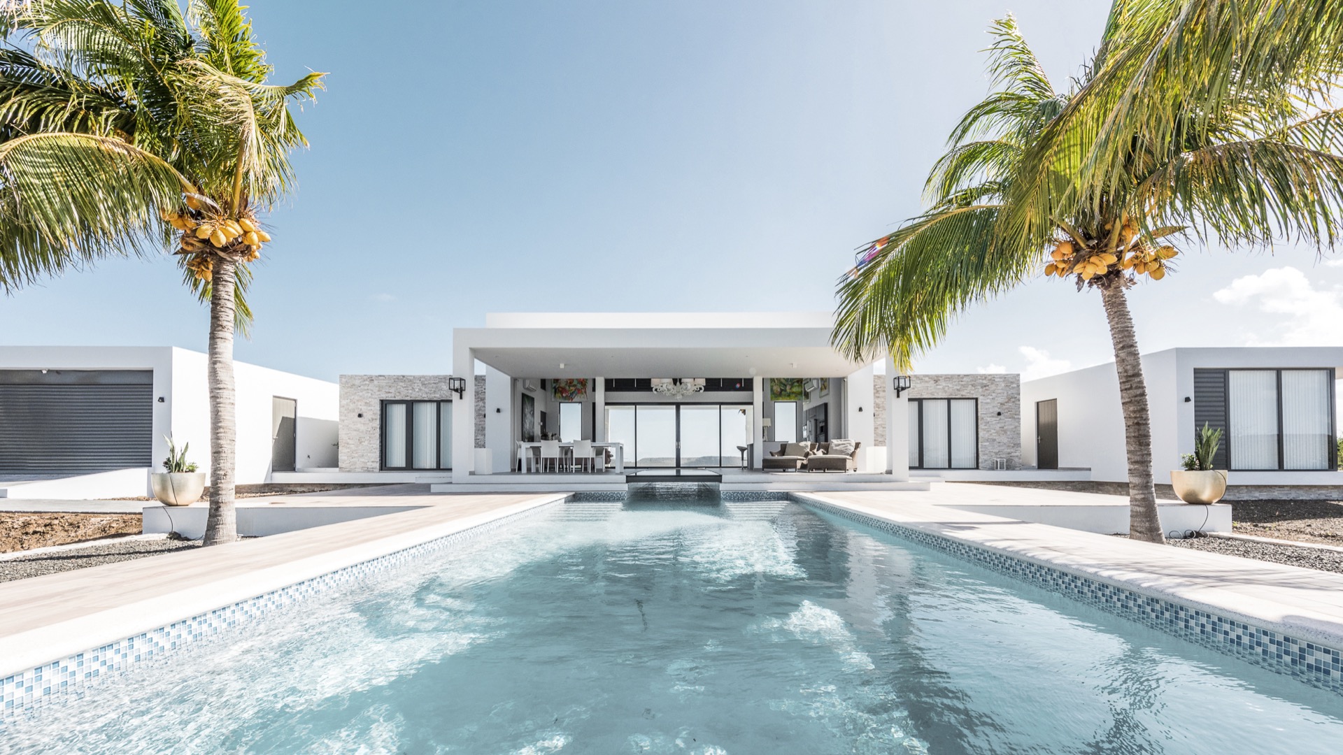 villa moderna con piscina: villa con piscina e palme, architettura moderna, spazio esterno, Luxe, Design, Exclusief, Modern, Maatwerk, Bijzondere, Mooie