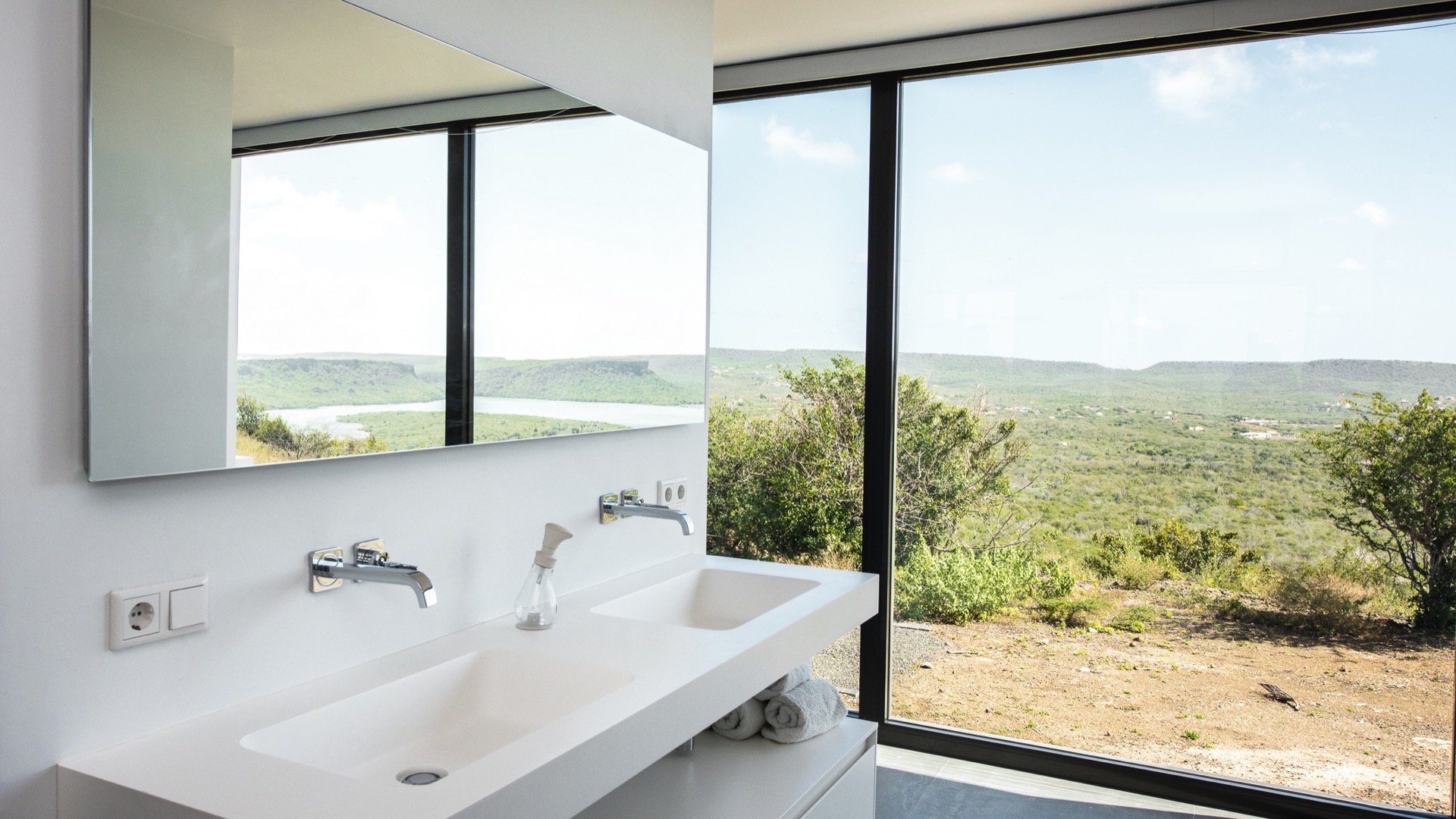 villa moderna con piscina: veranda con zona soggiorno, vista, interno moderno, Luxe, Design, Exclusief, Modern, Maatwerk, Bijzondere, Mooie