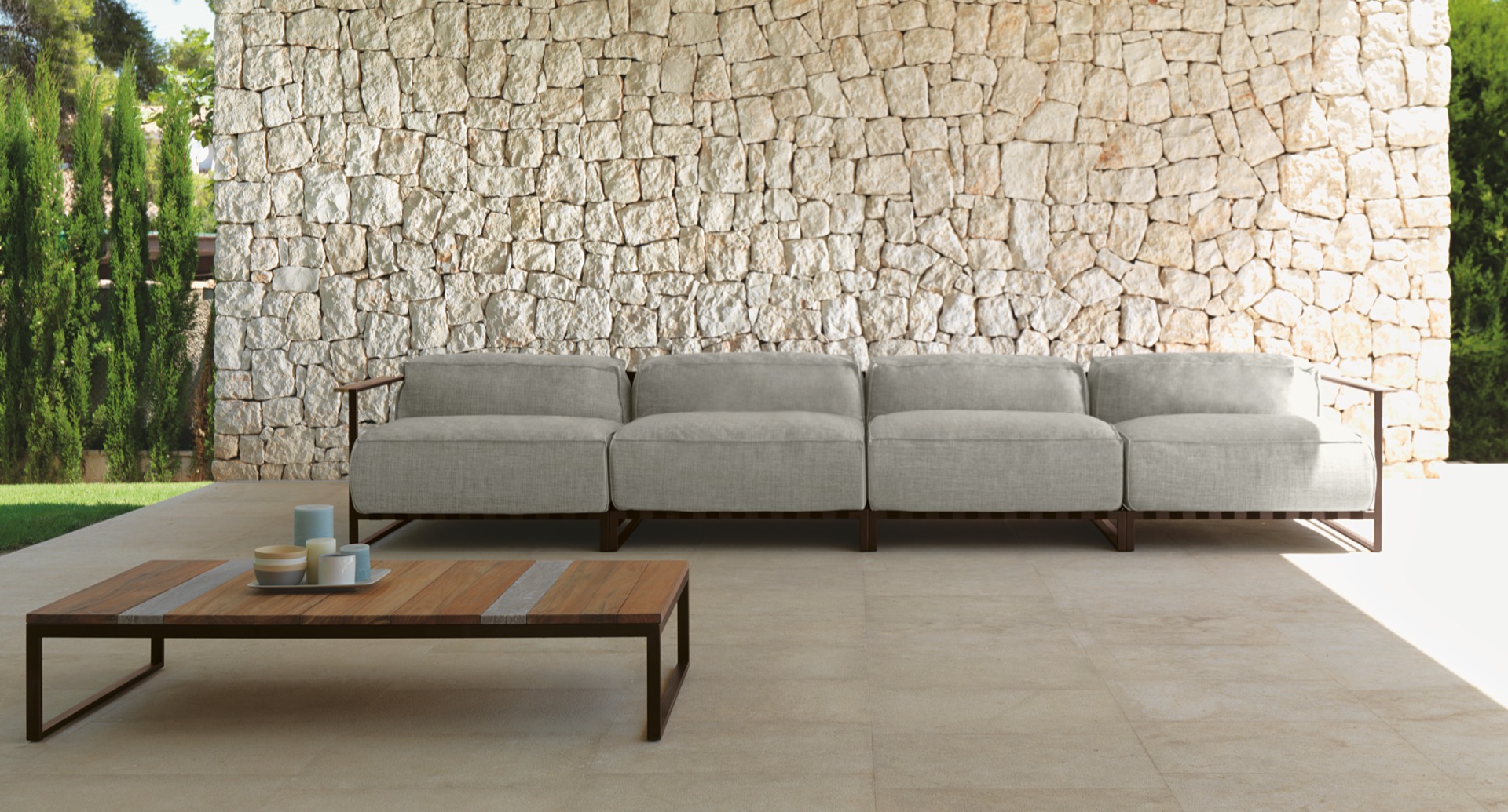 mobilio da giardino moderno: giardino rustico con zona salotto e muro di pietra per il relax, Luxury, Design, Exclusive, Modern, Custom Made, Special, Beautiful