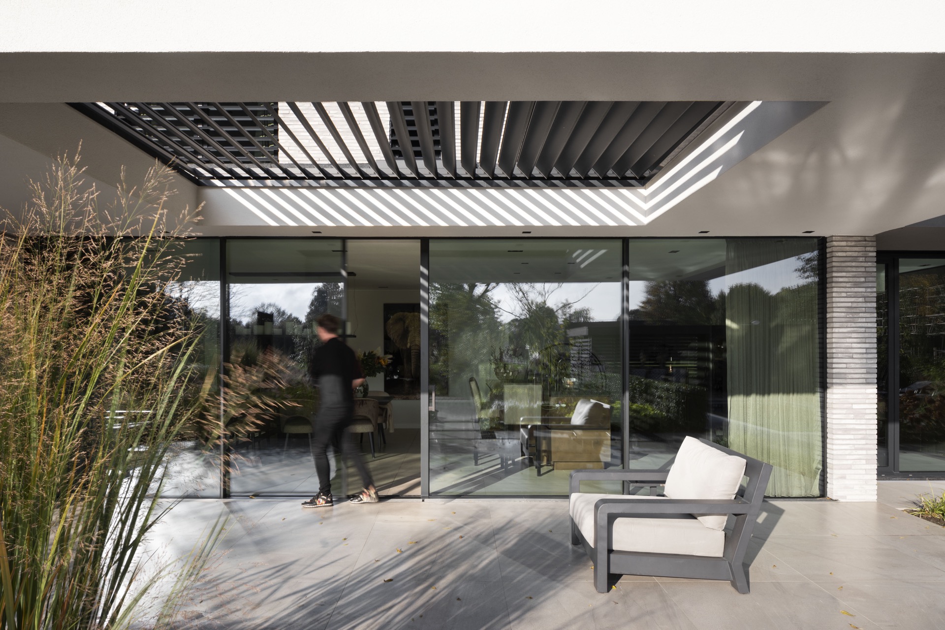 design casa moderna: soggiorno con grandi finestre e vista sul giardino, Luxury, Design, Exclusive, Modern, Custom Made, Special, Beautiful