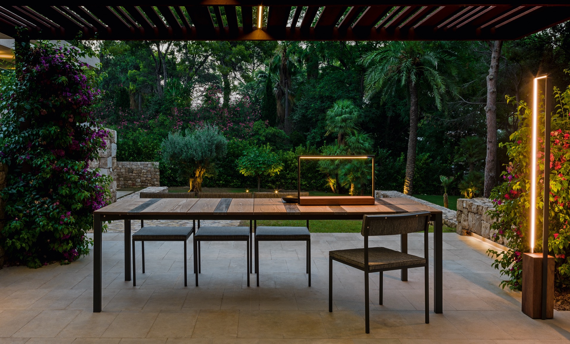 mobilio da giardino moderno: sentiero nel giardino illuminato con atmosfera calda, Luxury, Design, Exclusive, Modern, Custom Made, Special, Beautiful