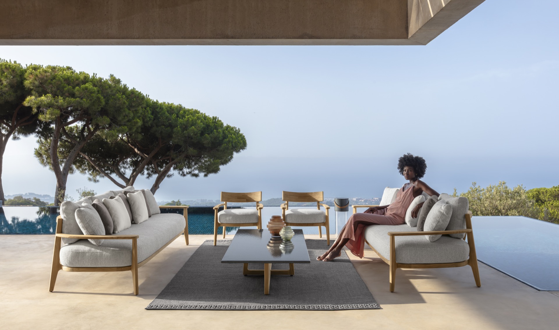 arredi giardino naturali: zona giorno con sofa e tavolo sulla terrazza con vista mare e alberi, Luxury, Design, Exclusive, Modern, Custom Made, Special, Beautiful
